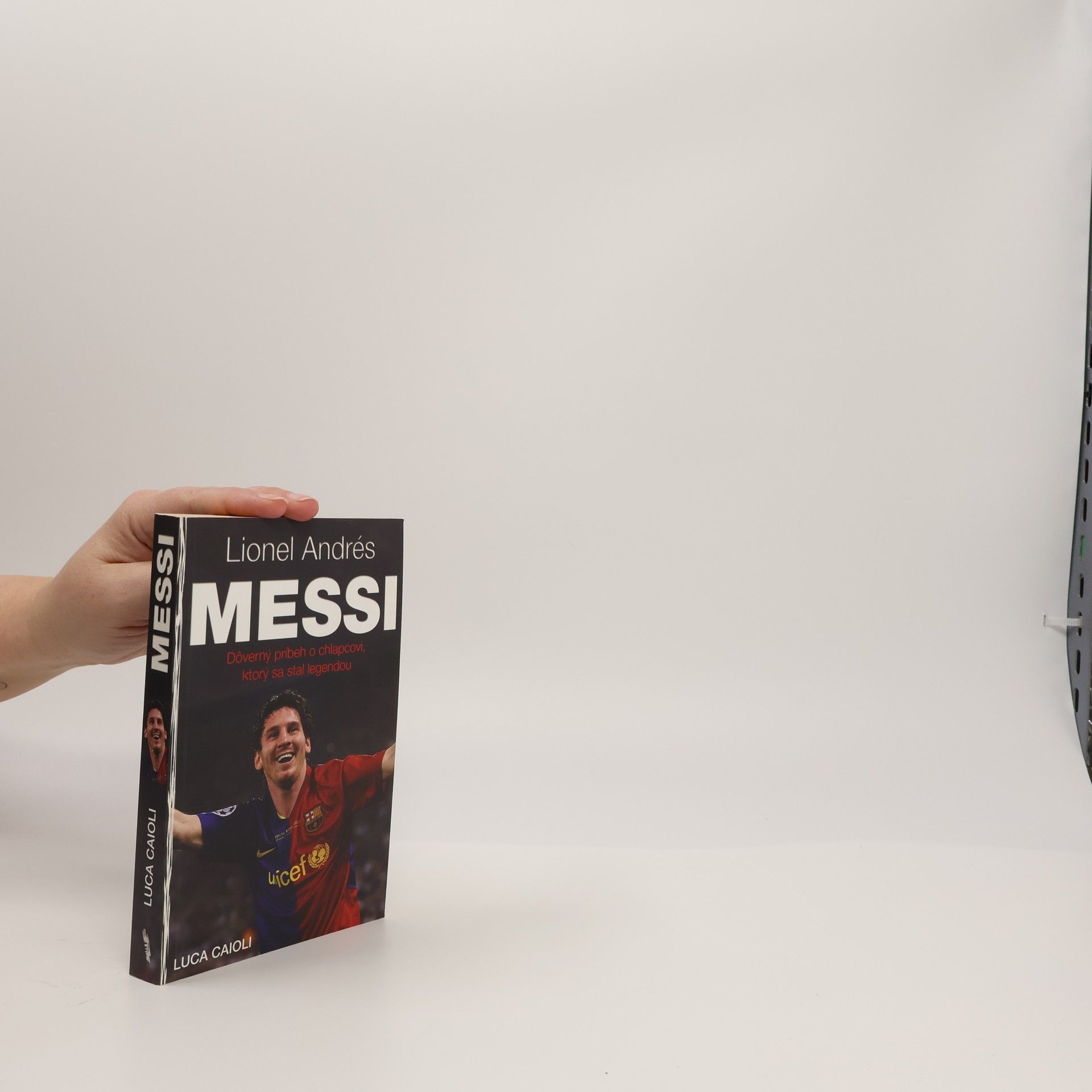 L. (Luca) Caioli Lionel Andrés Messi: Dôverný príbeh o chlapcovi, ktorý sa stal legendou