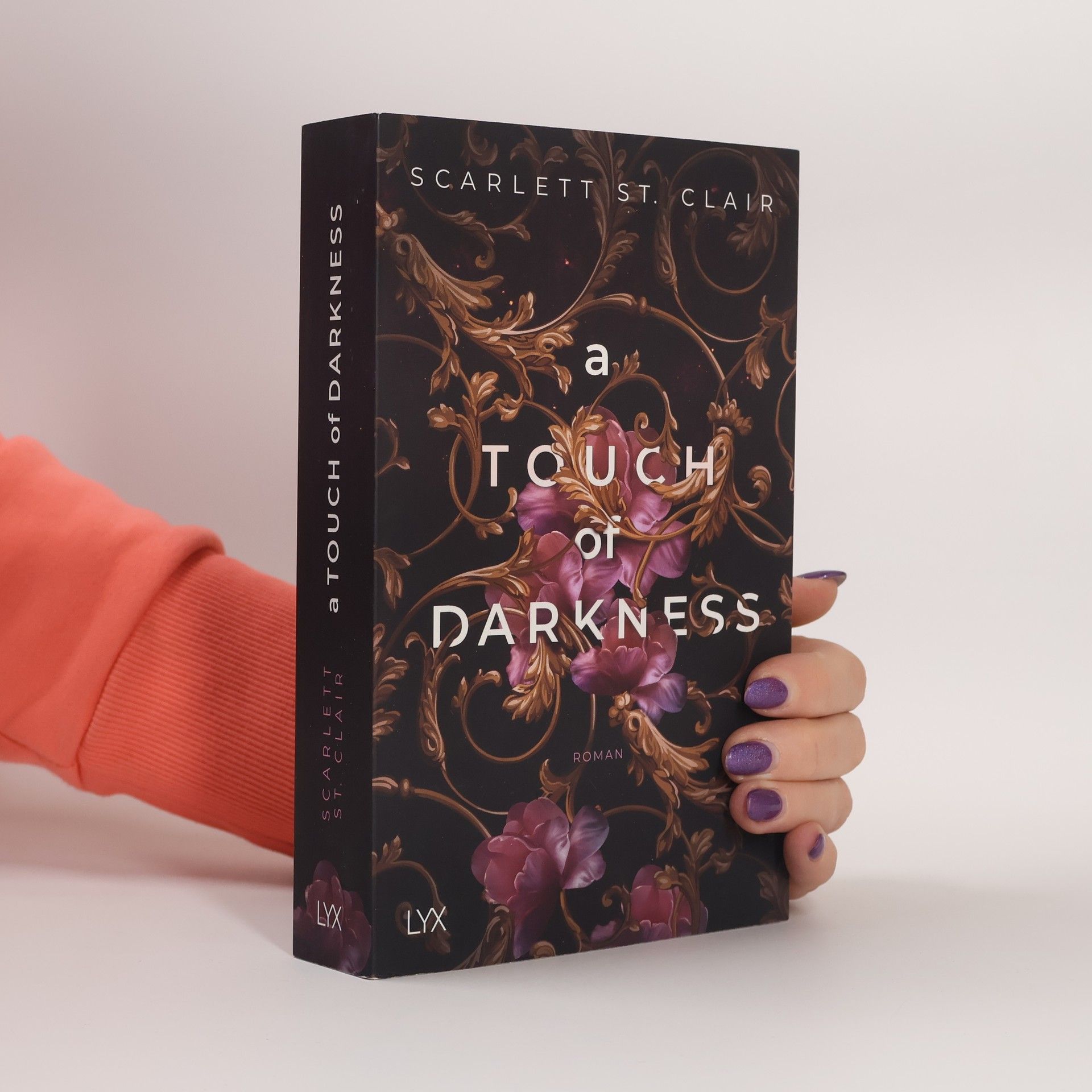 Scarlett St. Clair A Touch of Darkness