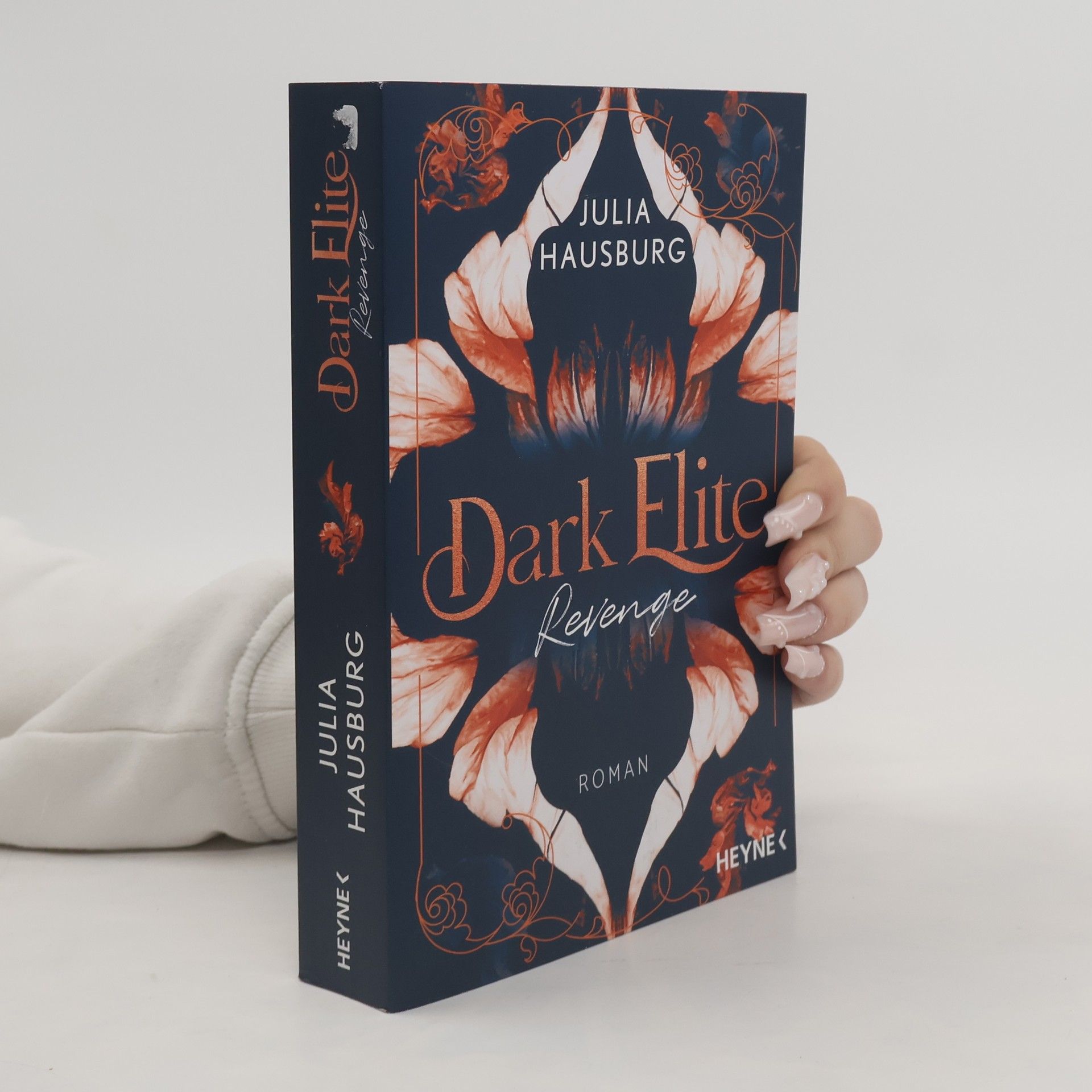 Julia Hausburg Dark Elite – Revenge