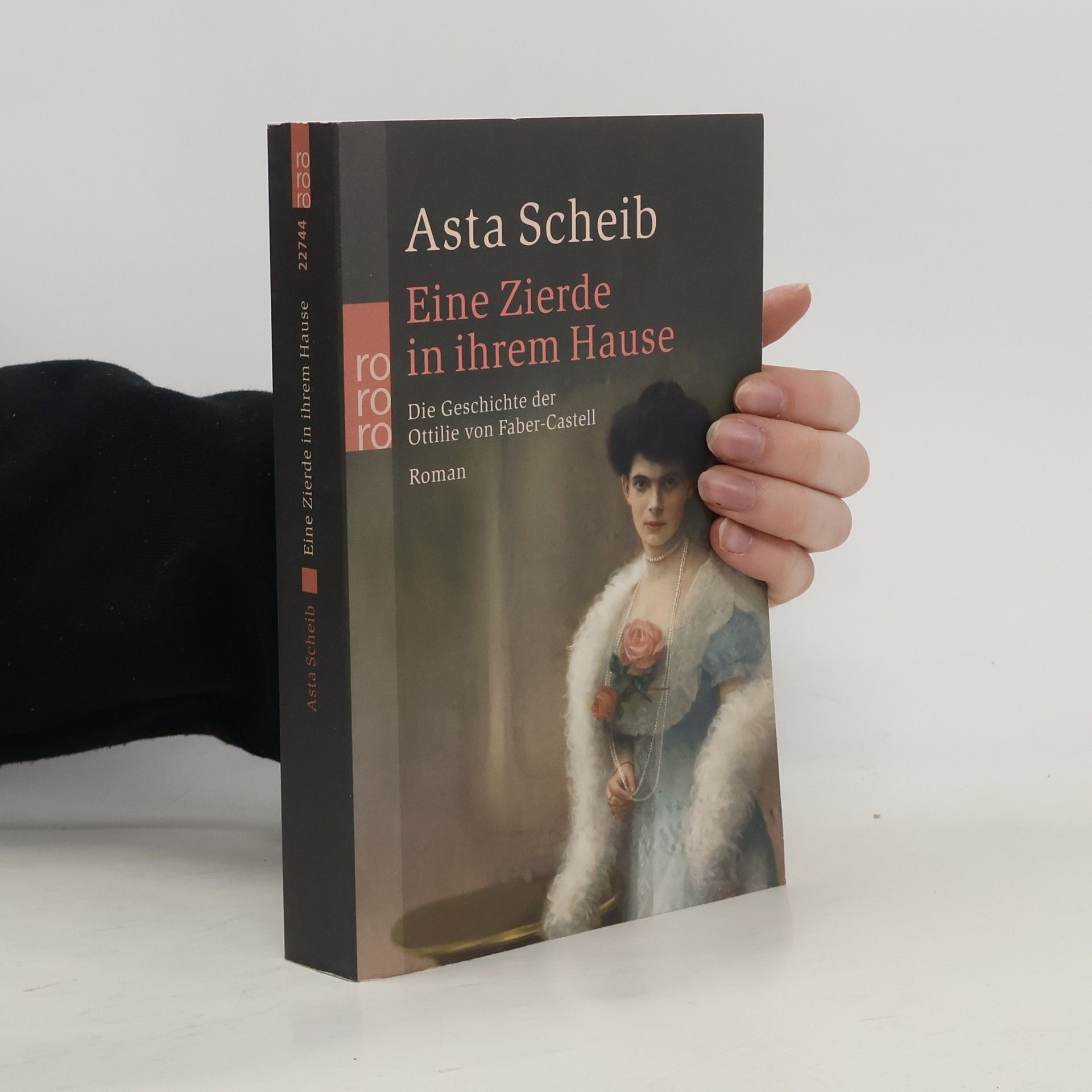 Eine Zierde in ihrem Hause