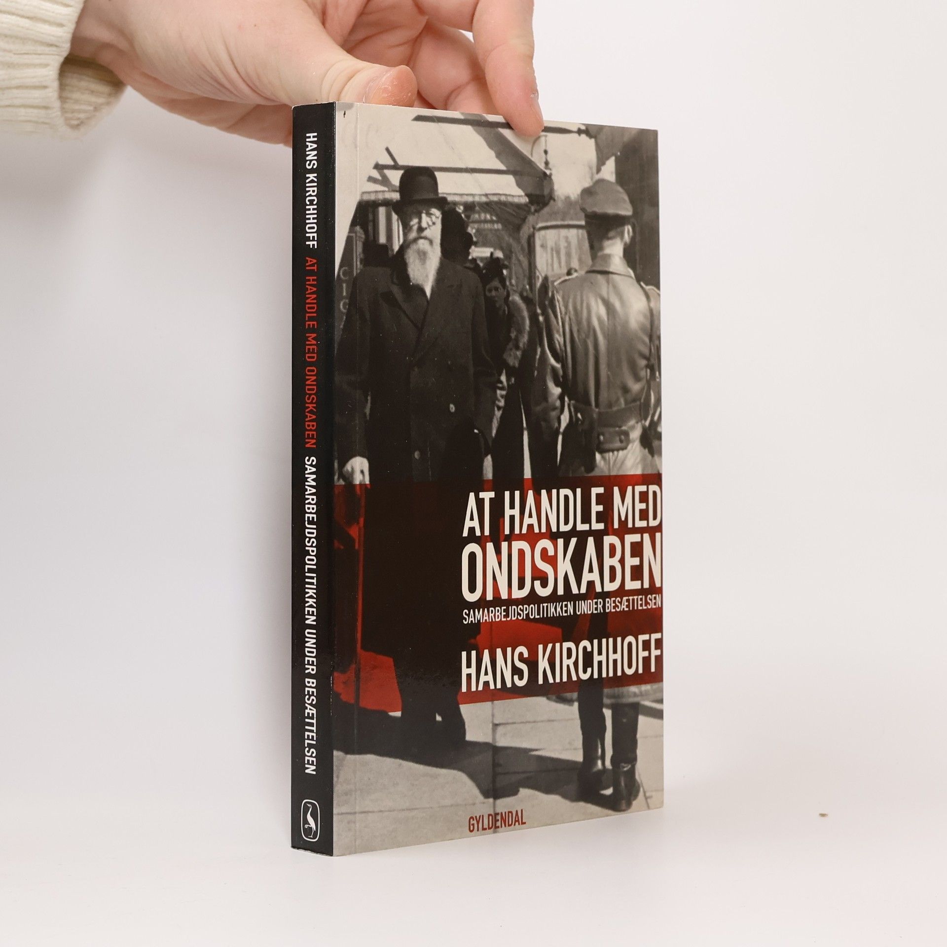 Hans Kirchhoff At handle med ondskaben - samarbejdspolitikken under besættelsen