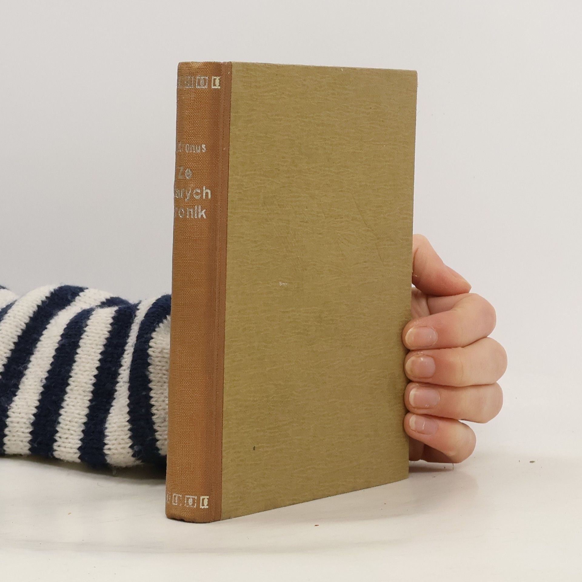 Autorenkollektiv Ze starých kronik