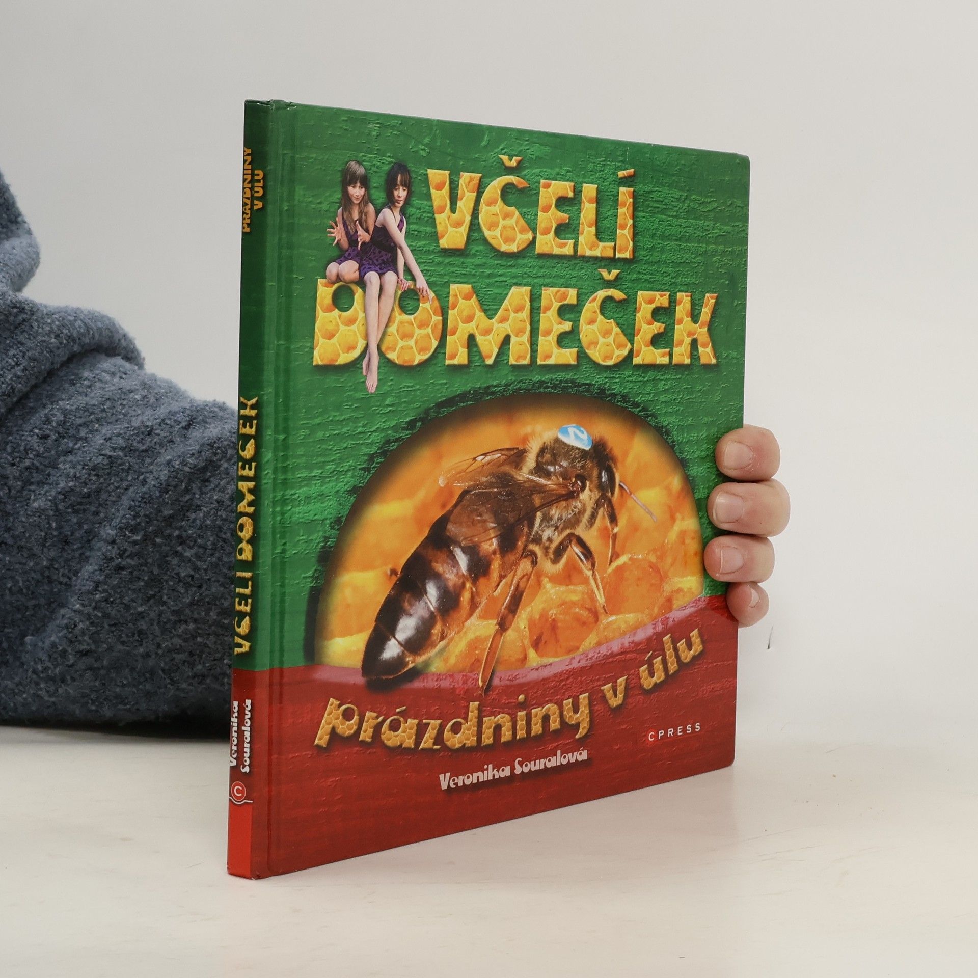 Veronika Souralová Včelí domeček. Prázdniny v úlu