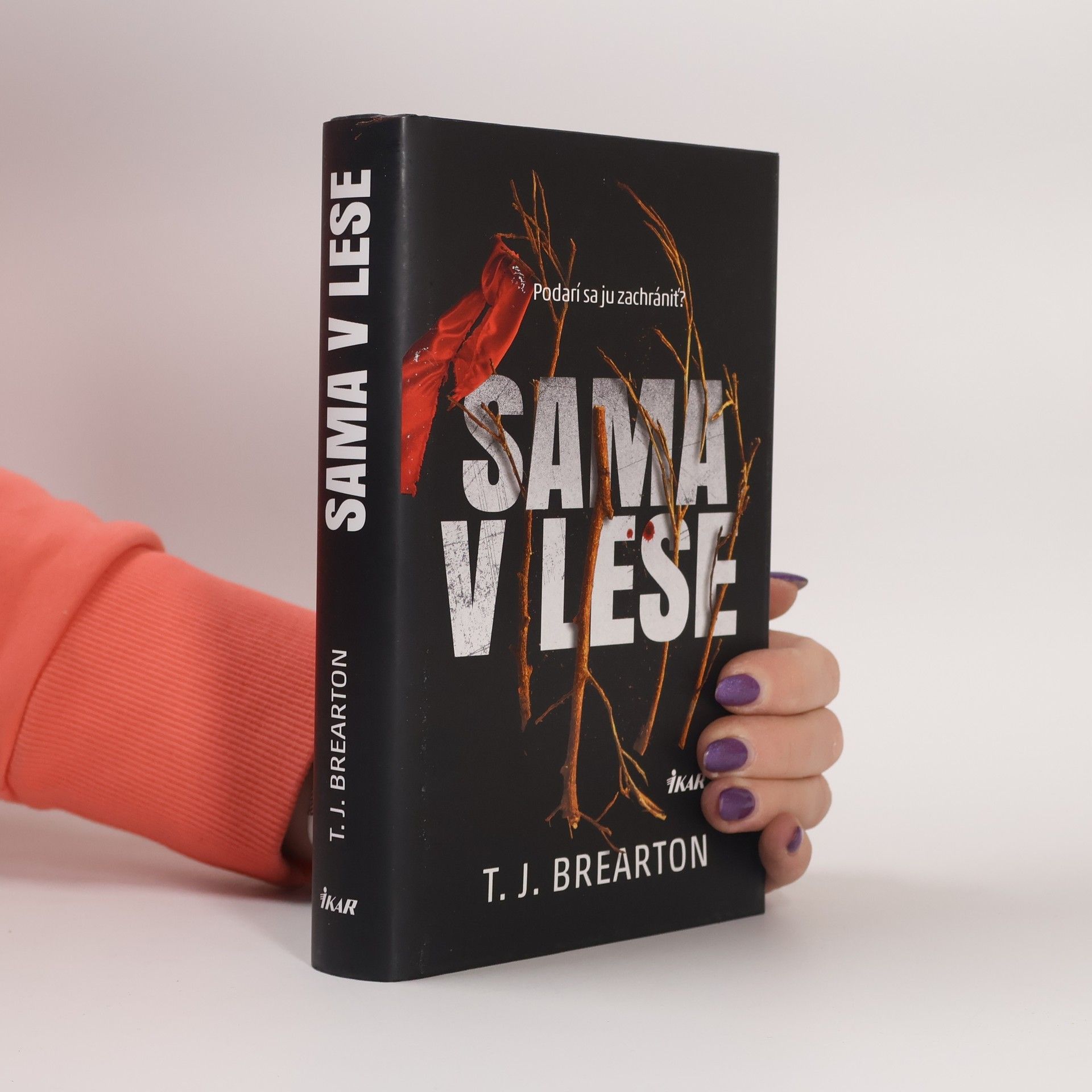 T. J. Brearton Sama v lese