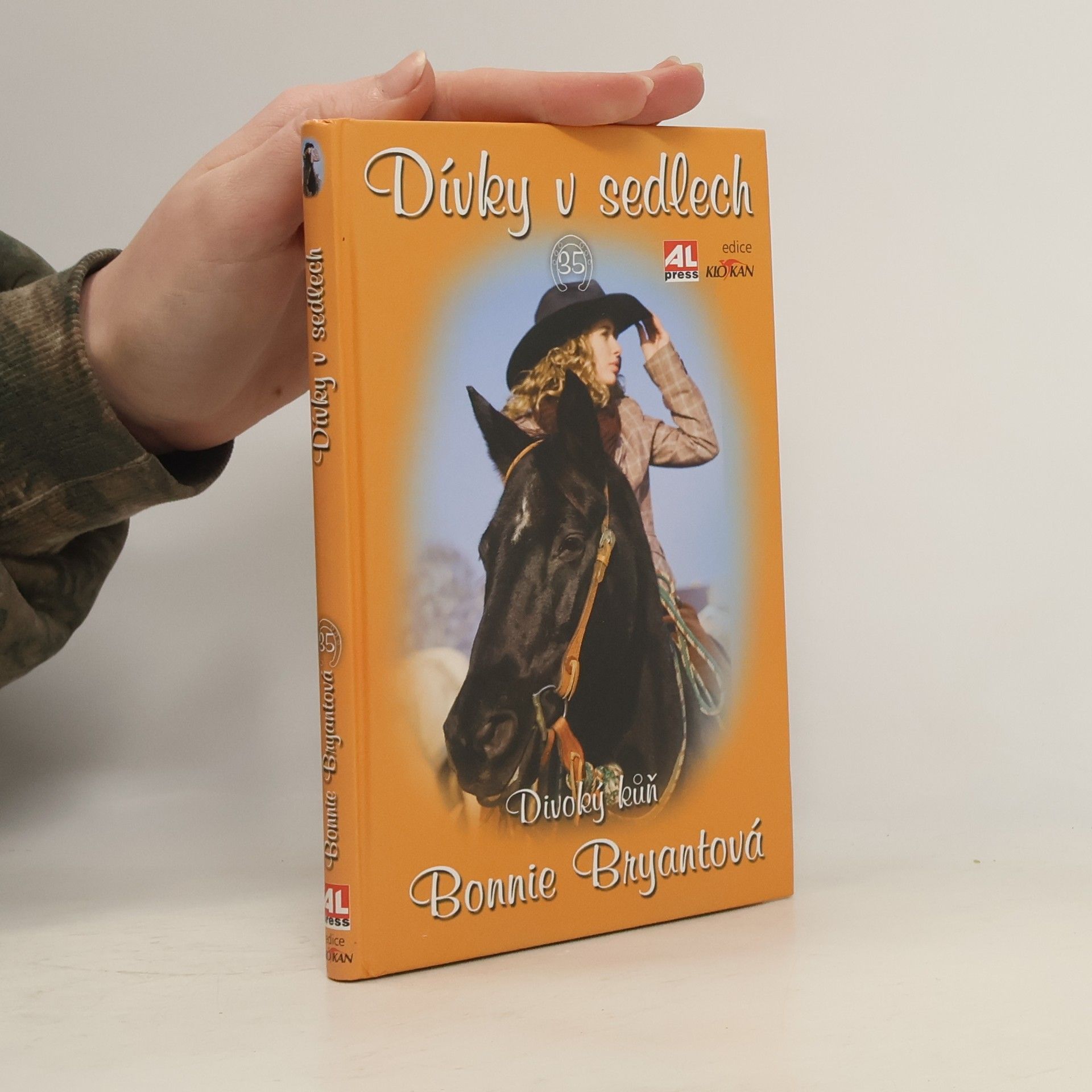 B. B. Hiller Dívky v sedlech 35 - Divoký kůň