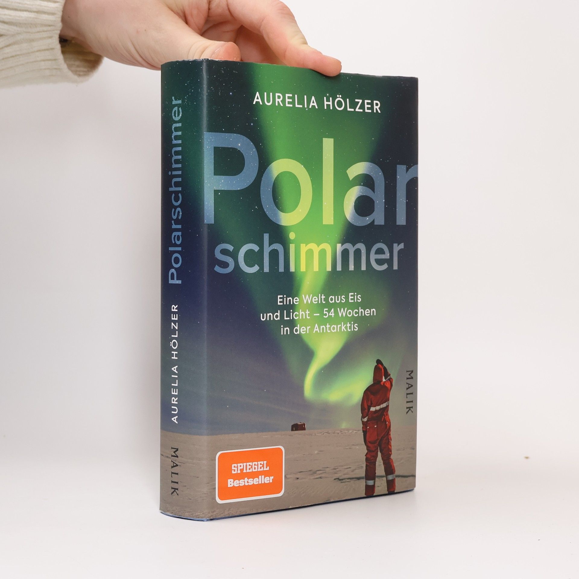Aurelia Hölzer Polarschimmer. Eine Welt aus Eis und Licht – 54 Wochen in der Antarktis | Antarktischer Alltag auf der Neumayer-Station III, eine begeisterte Beschreibung von der Stationsleitung und Ärztin