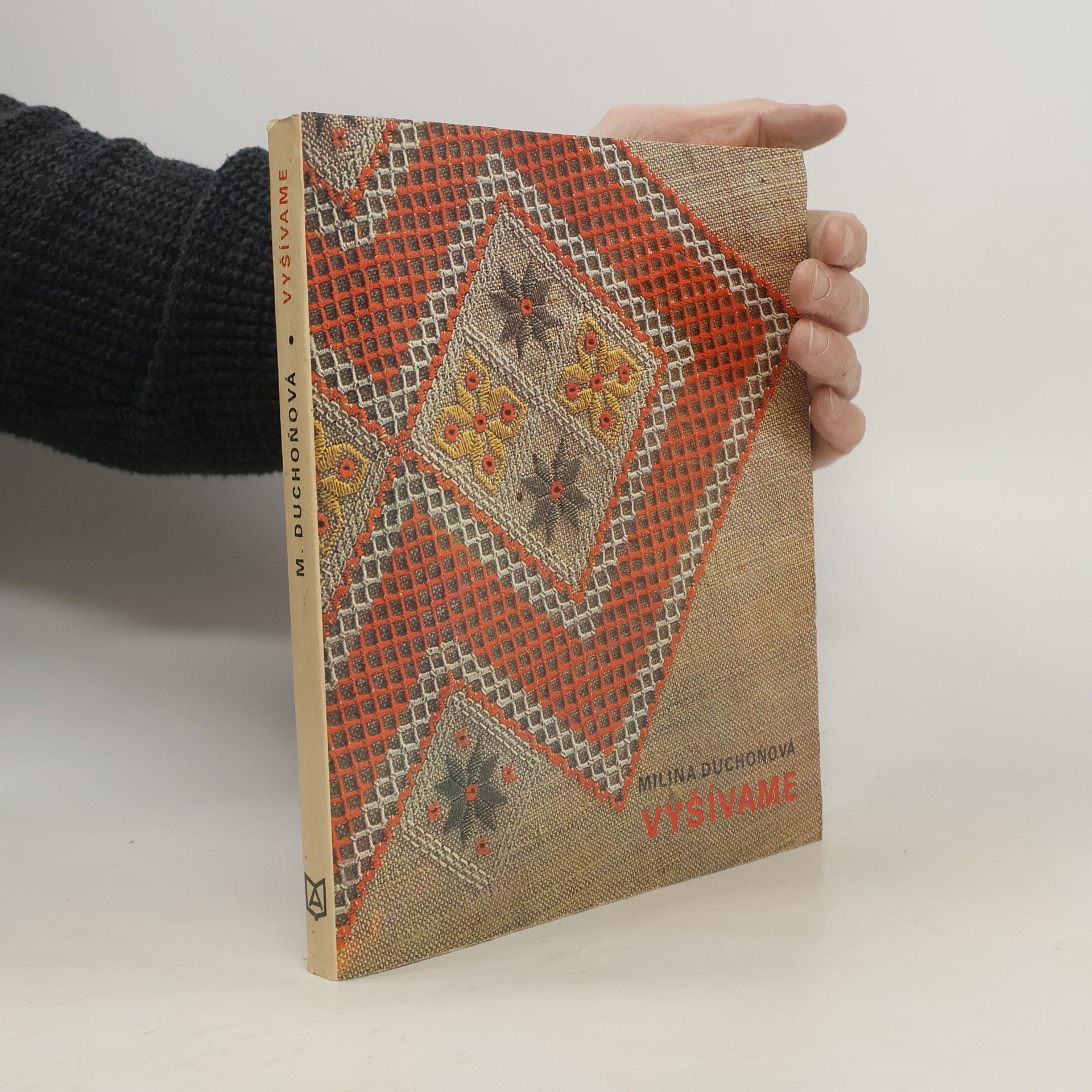 Milina Duchoňová Vyšívame