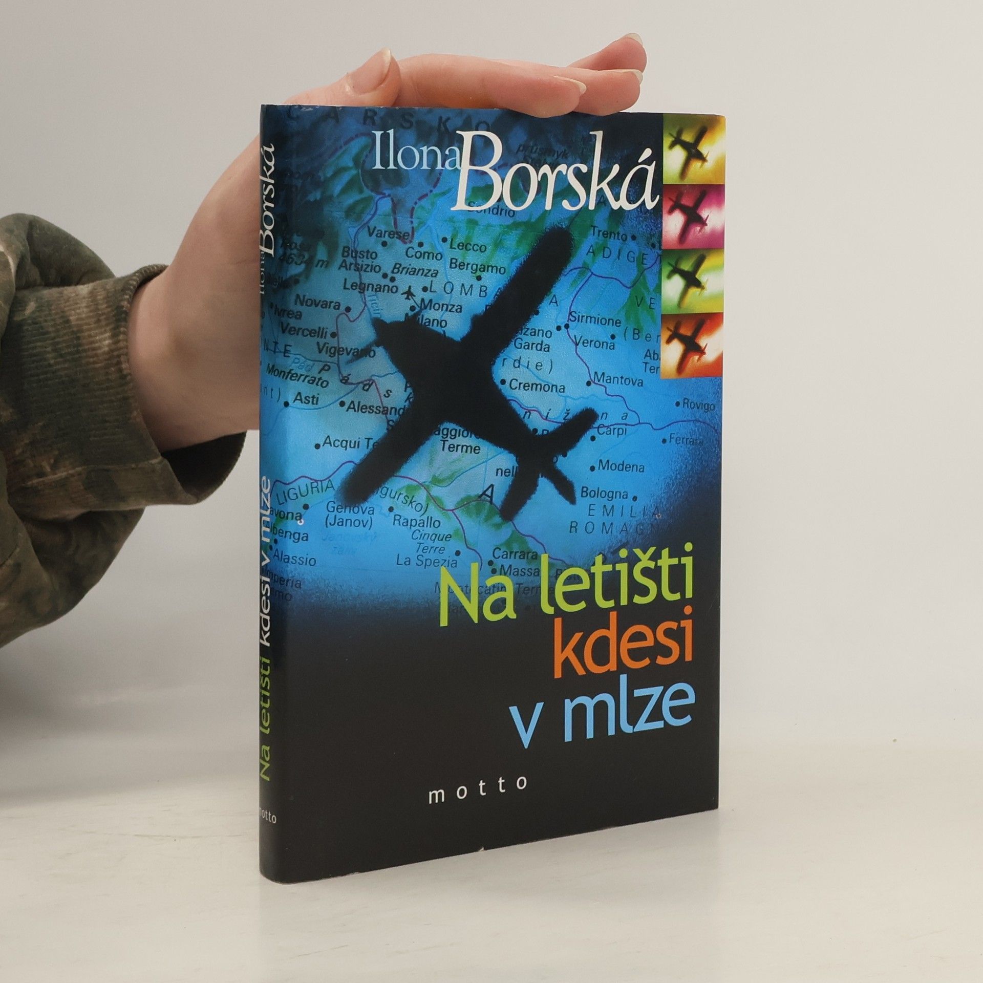 Na letišti kdesi v mlze