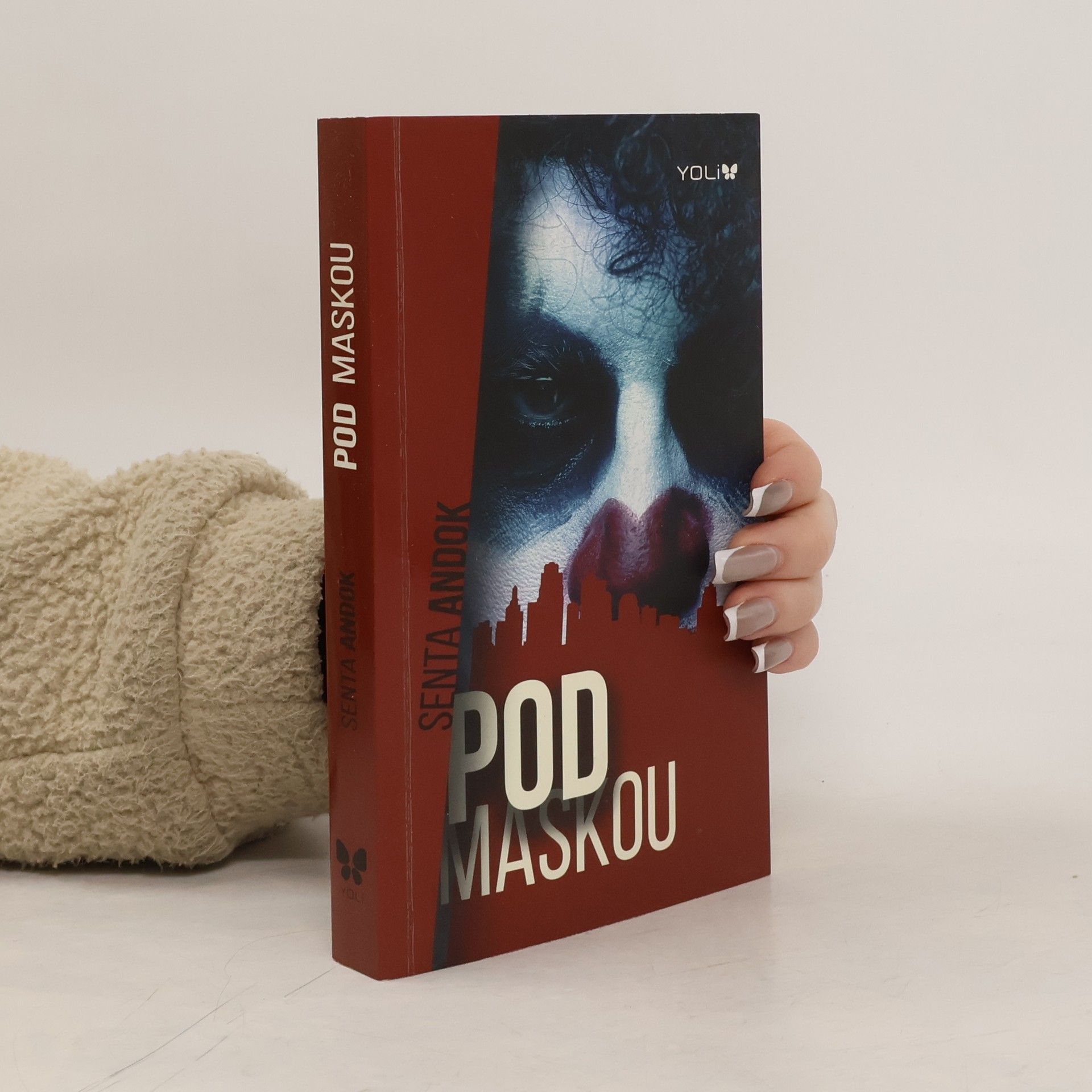 Senta Andok Pod maskou