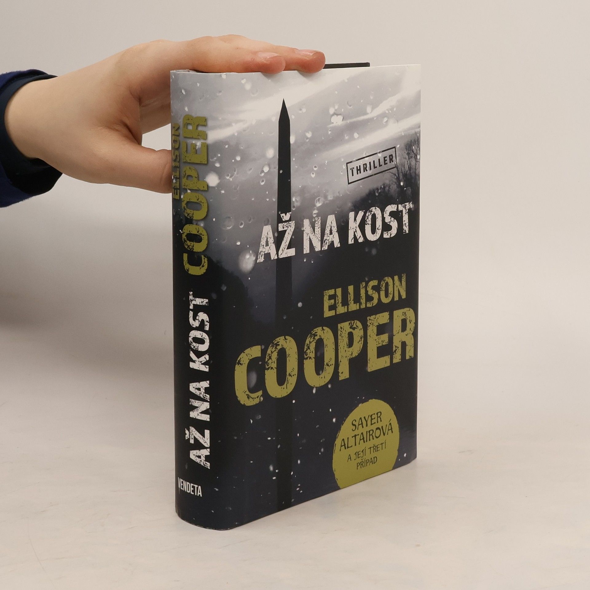 Ellison Cooper Až na kost