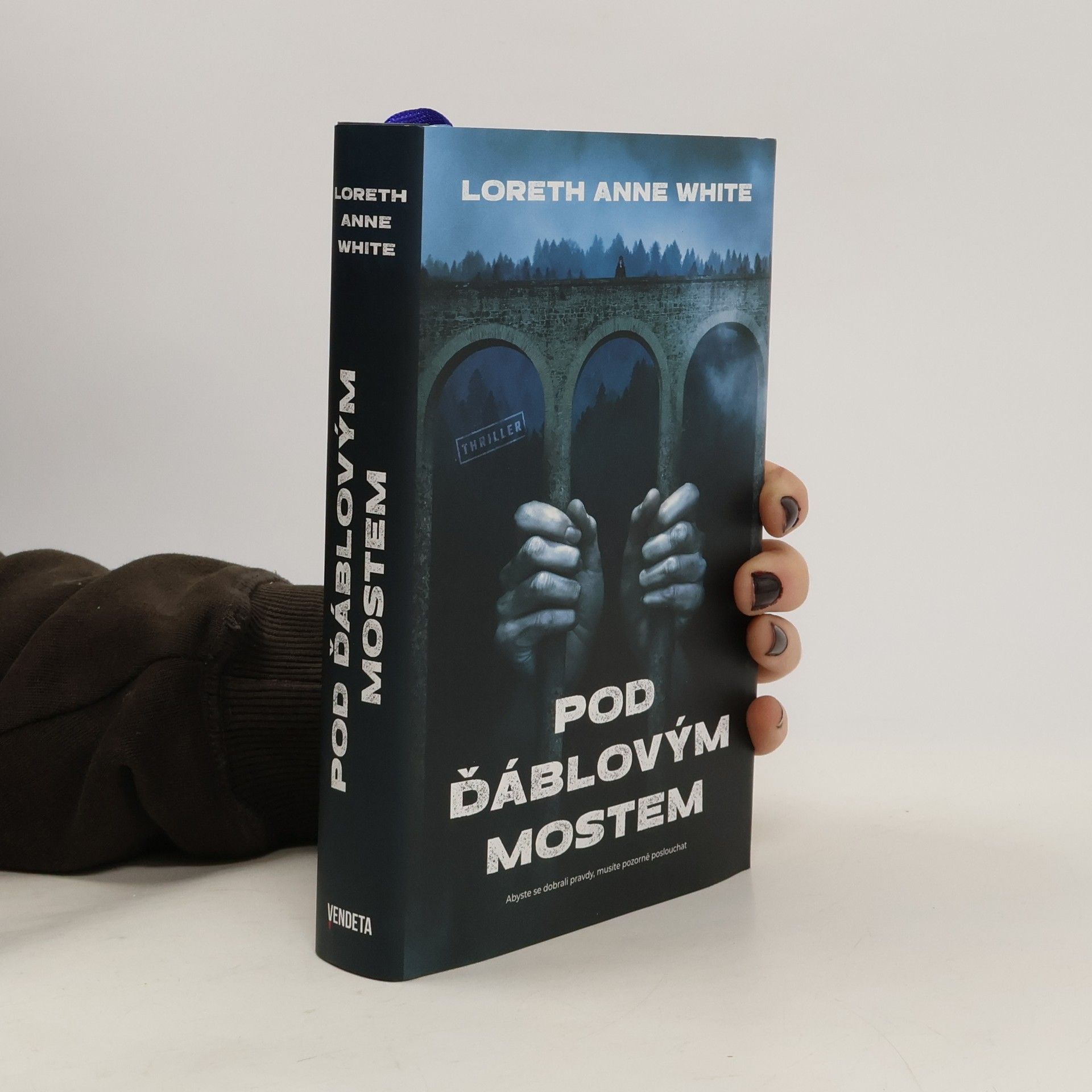 Loreth Anne White Pod ďáblovým mostem