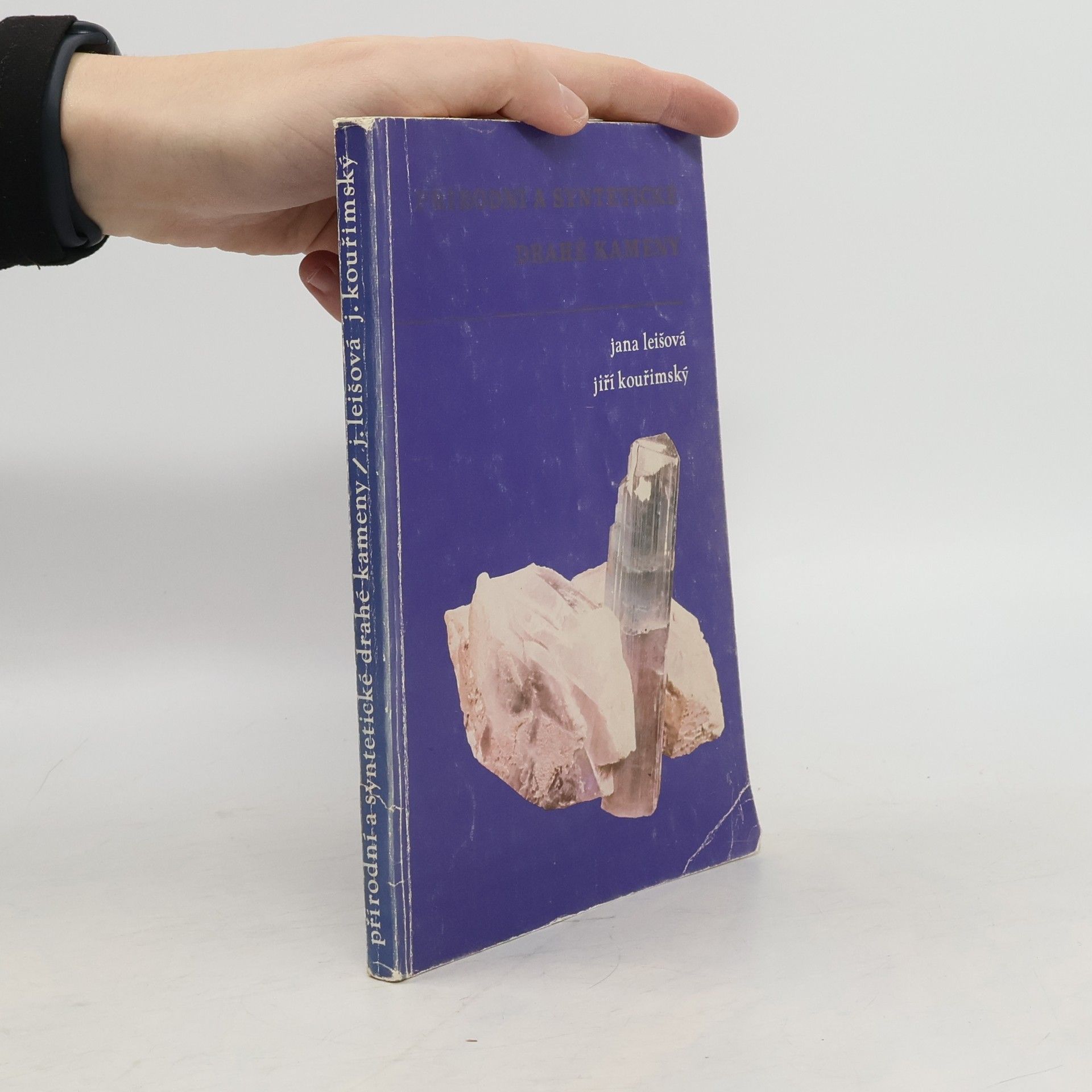 Jana Leišová Přírodní a syntetické drahé kameny