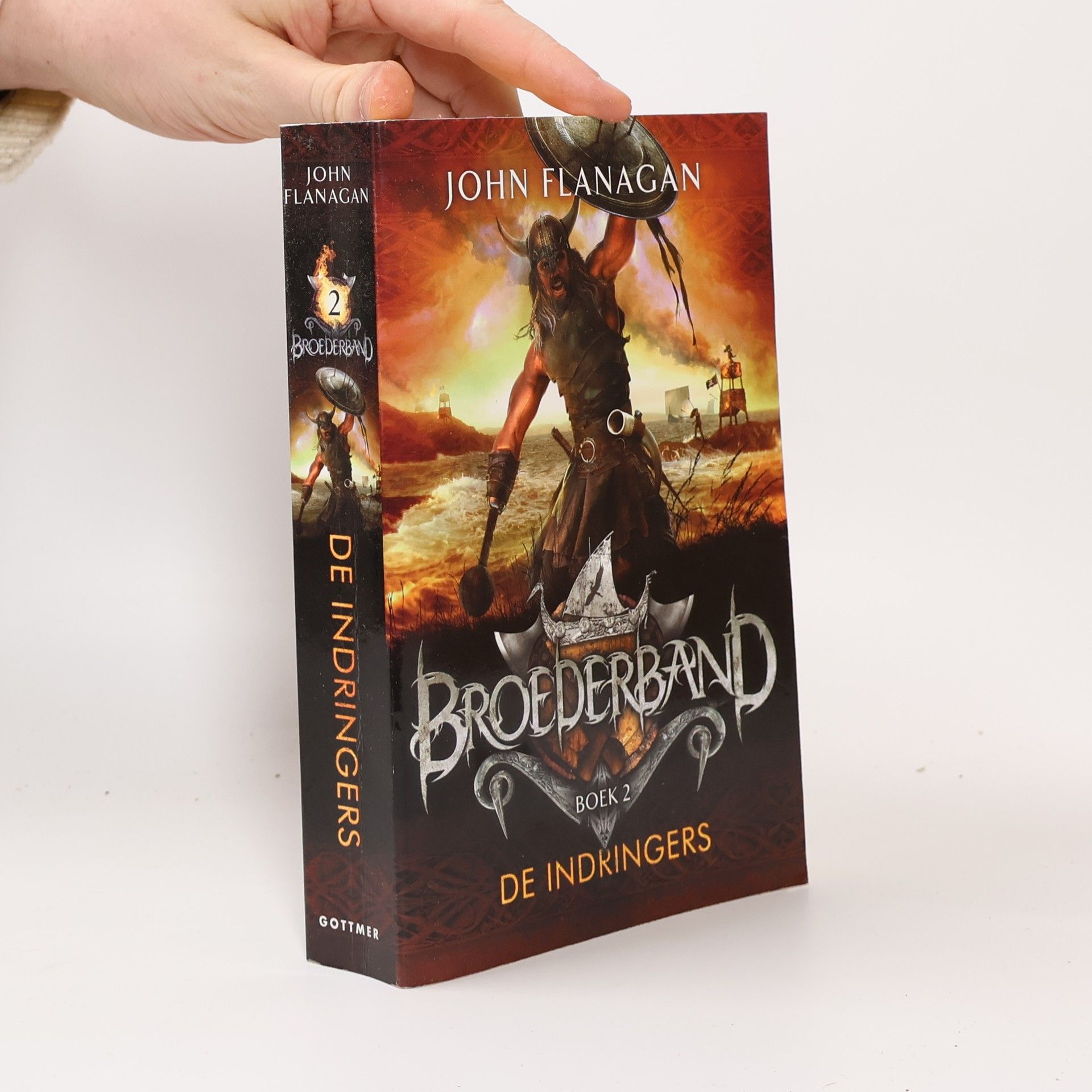 John Flanagan De Indringers. Broederband boek 2