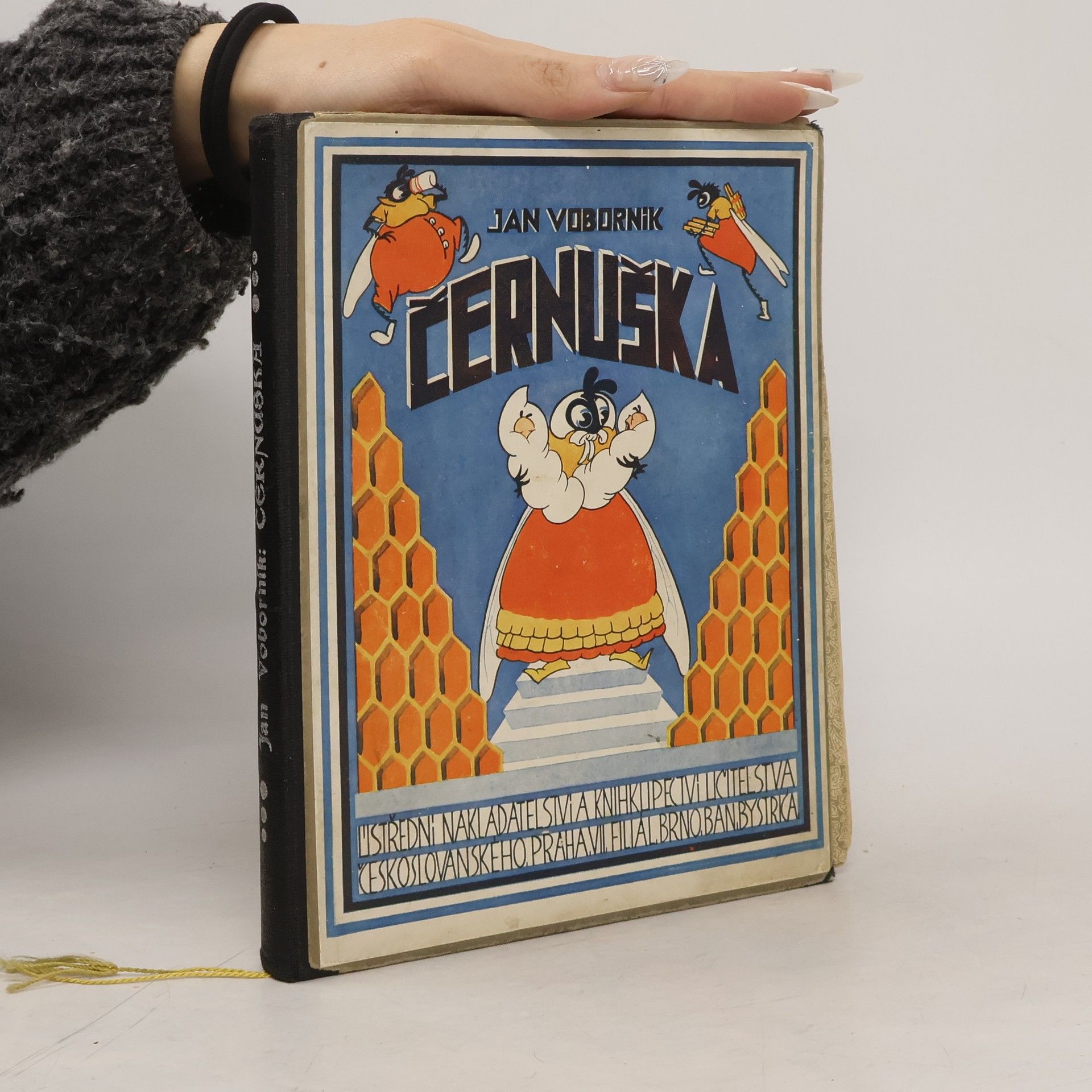 Černuška. Pravda i báj ze života včel pro malé i velké děti