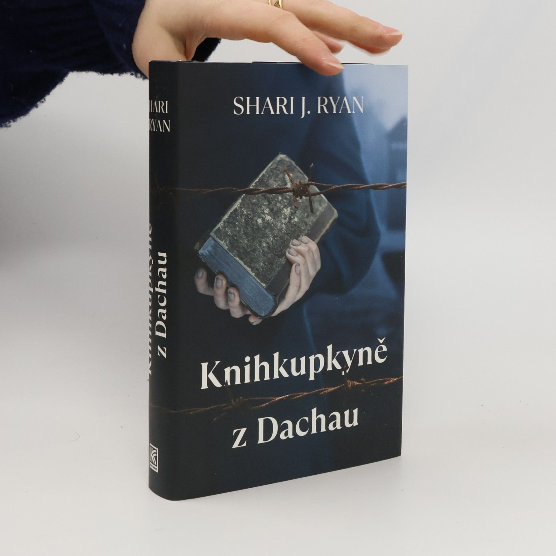 Shari J. Ryan Knihkupkyně z Dachau
