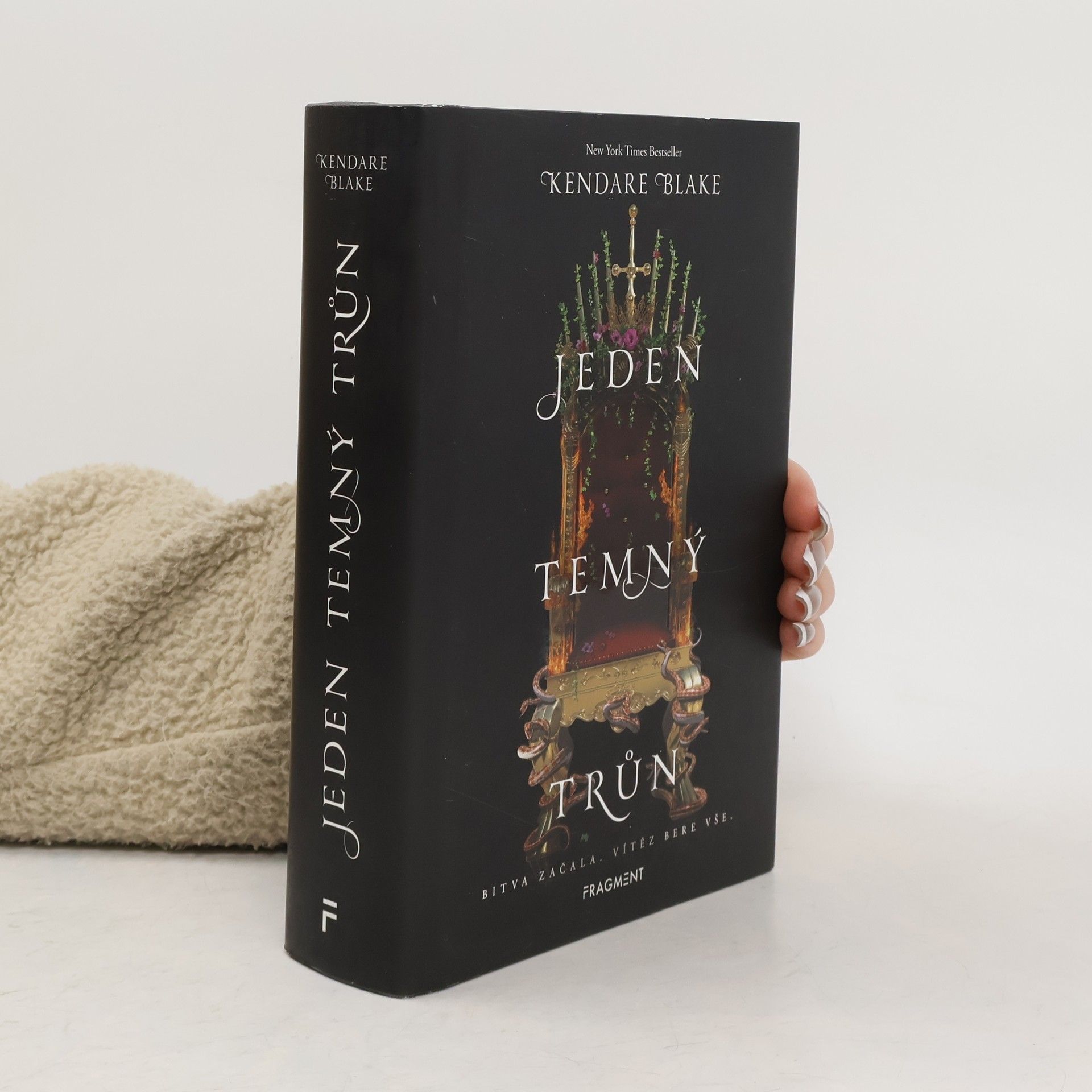 Kendare Blake Jeden temný trůn