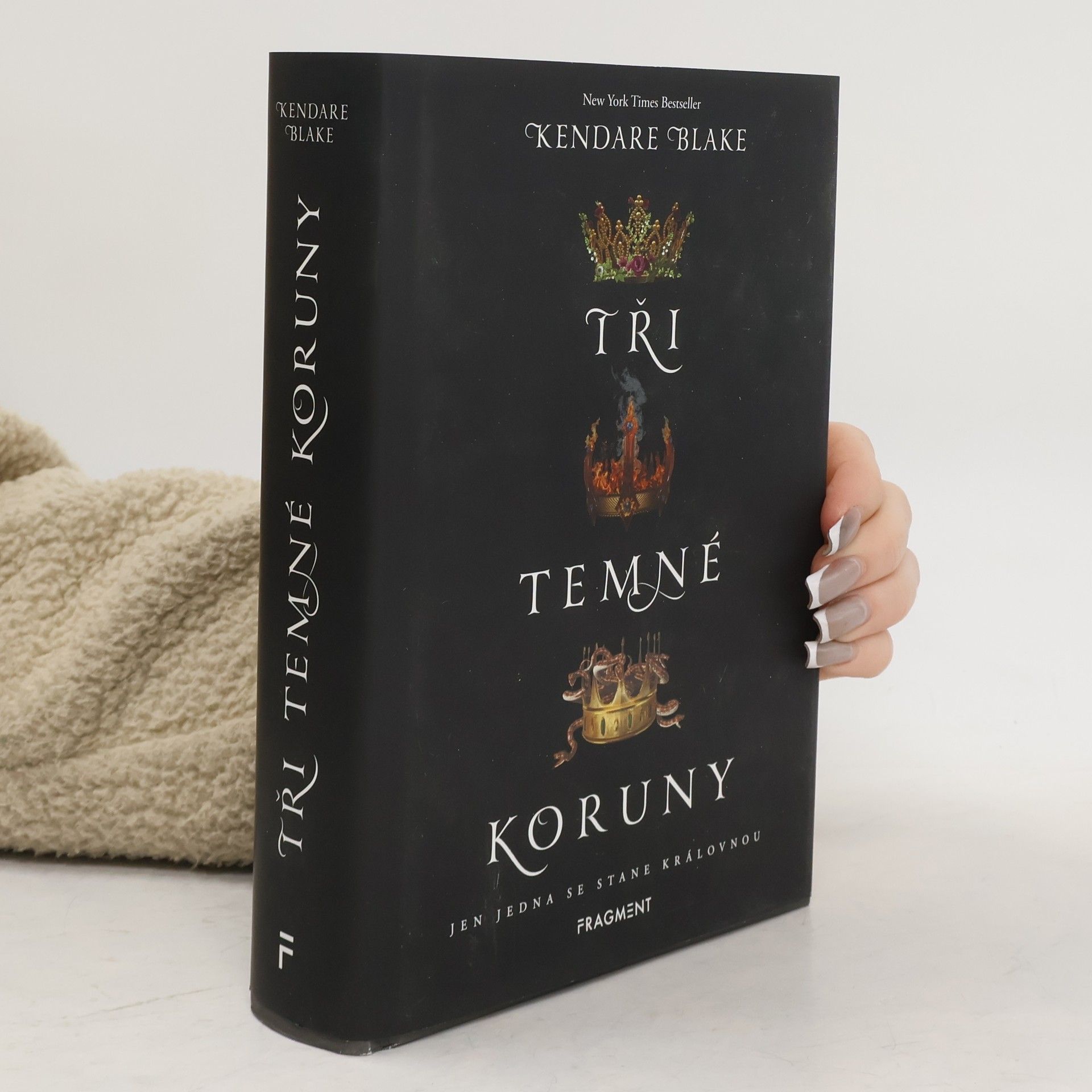 Kendare Blake Tři temné koruny