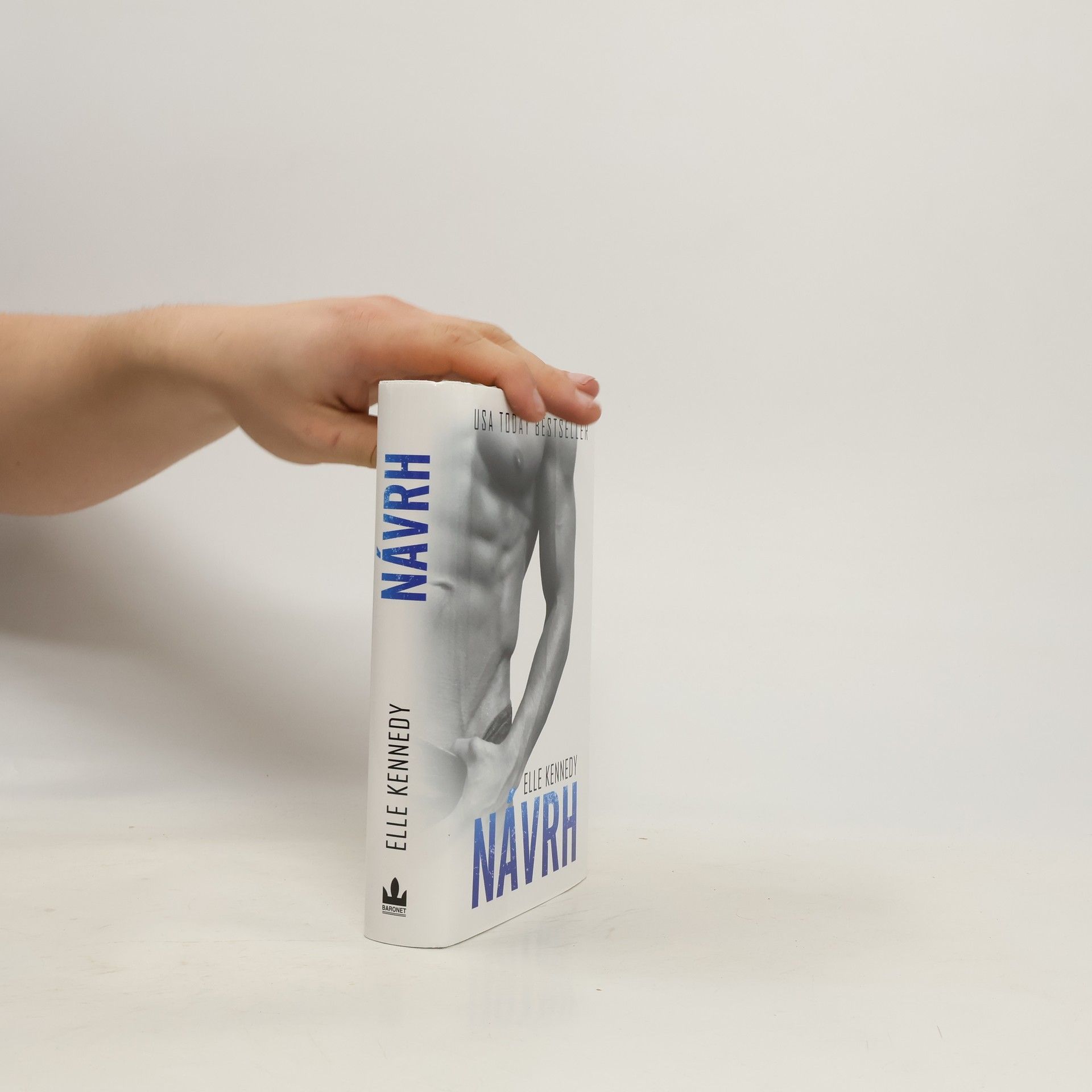 Elle Kennedy Návrh : cyklus Off-Campus 1