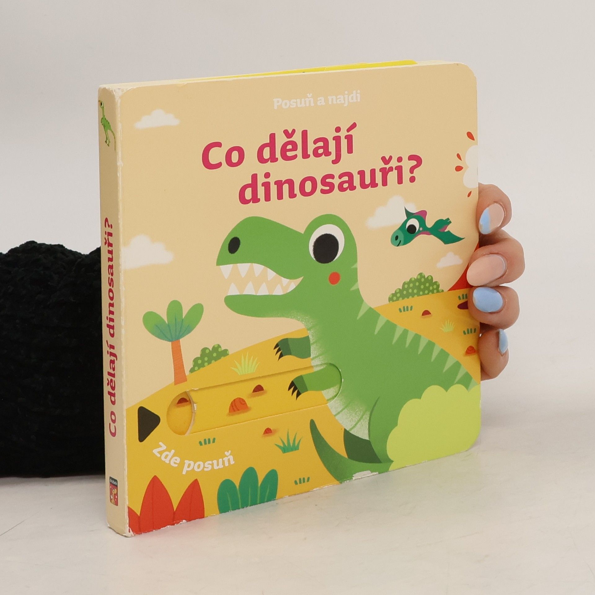 Co dělají dinosauři?