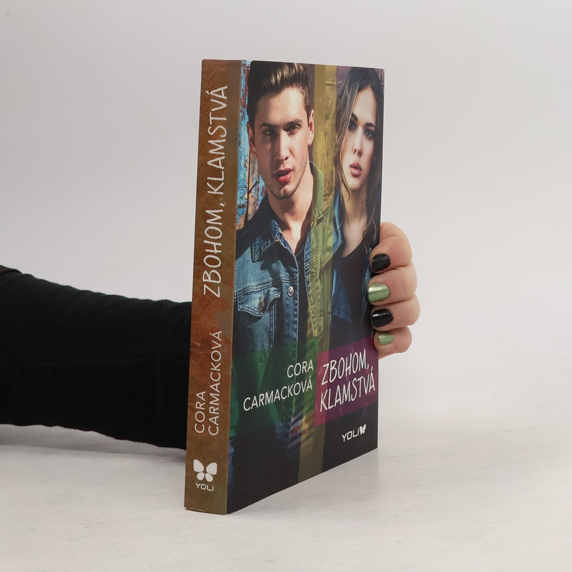 Cora Carmack Zbohom, klamstvá