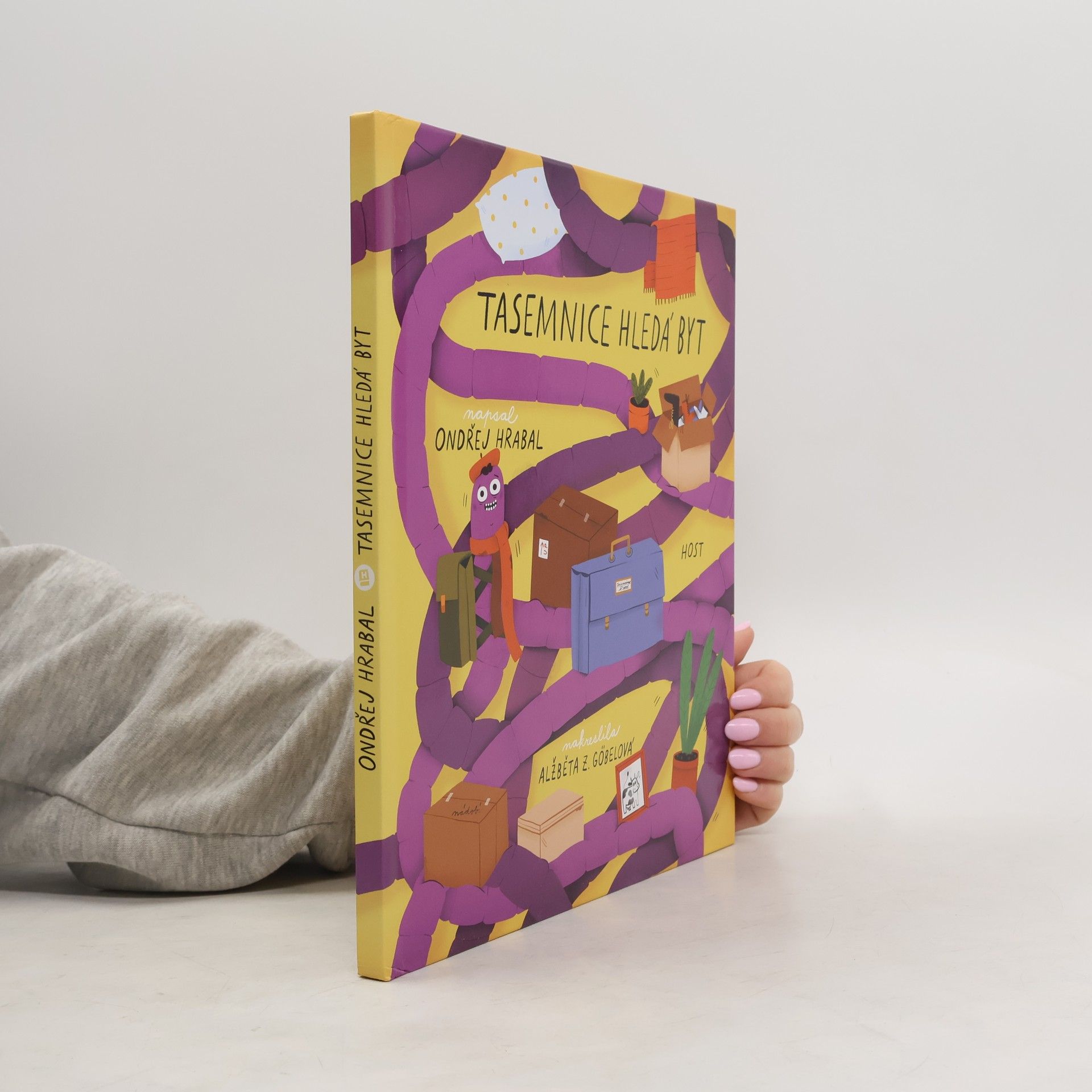 Tasemnice hledá byt