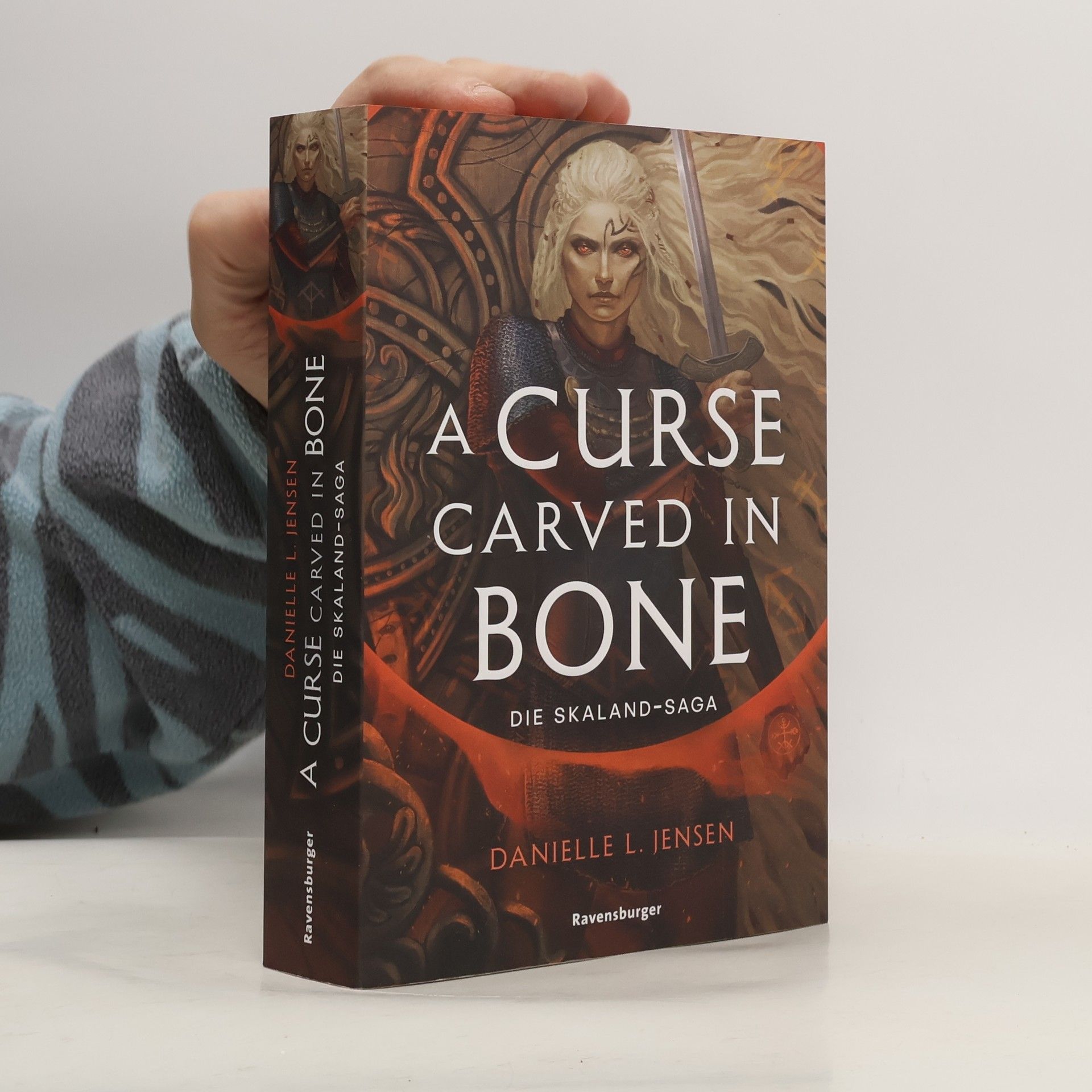 Andreas Decker Die Skaland-Saga - 2: A Curse Carved in Bone - Limitierte Auflage mit Farbschnitt