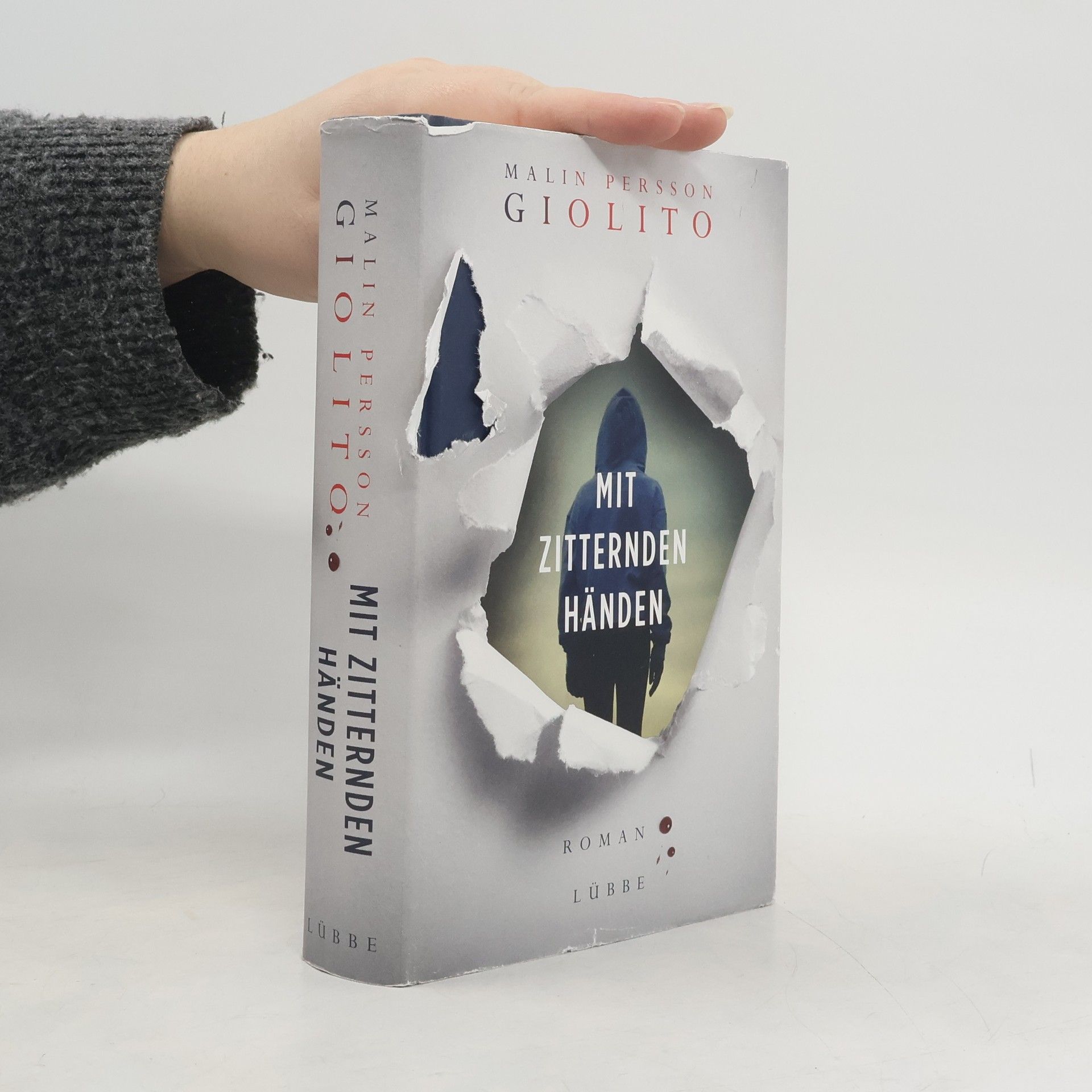 Mit zitternden Händen