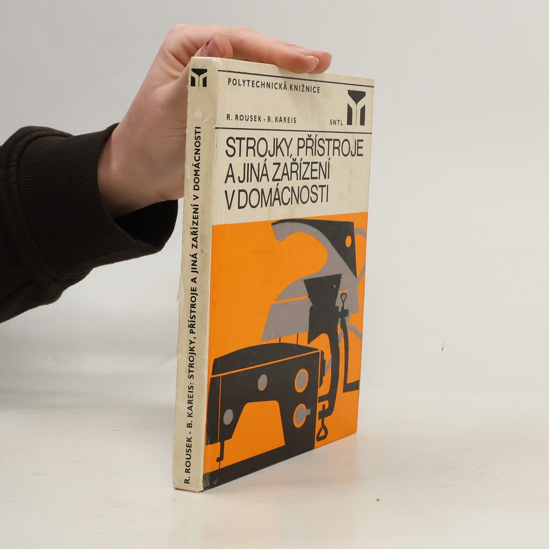 Strojky, přístroje a jiná zařízení v domácnosti