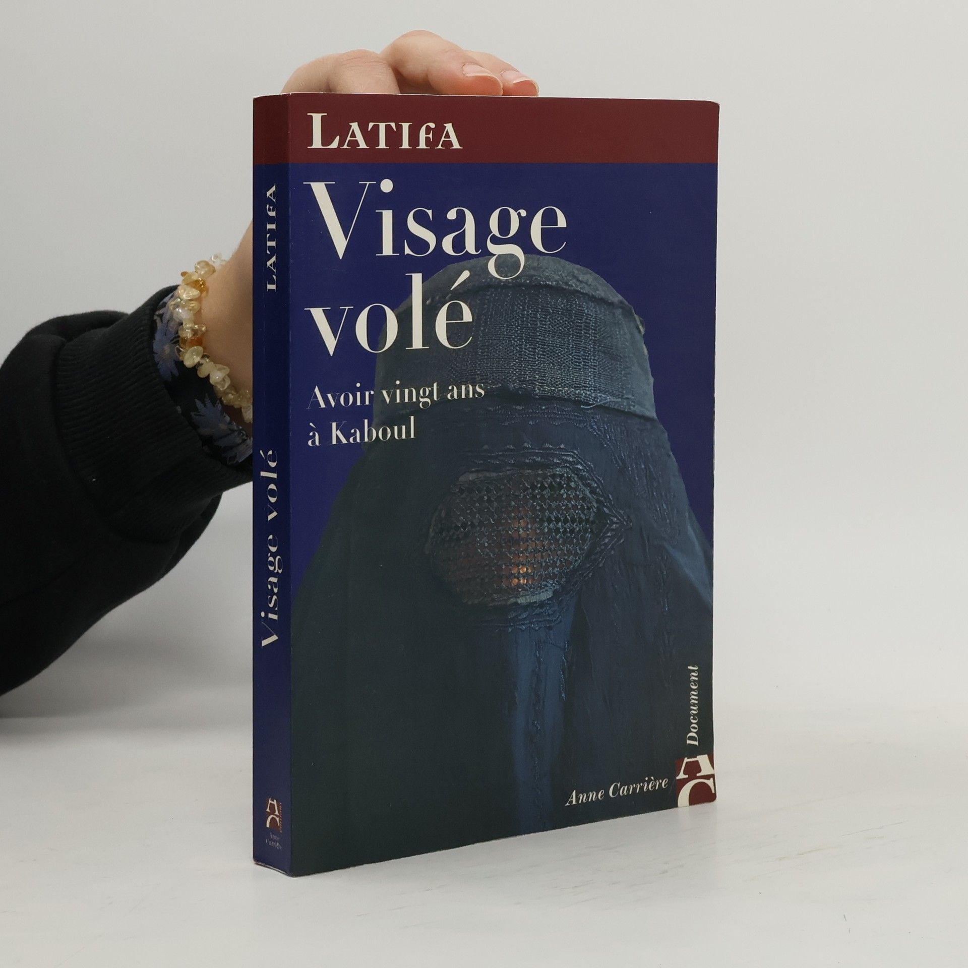 Latifa Visage volé