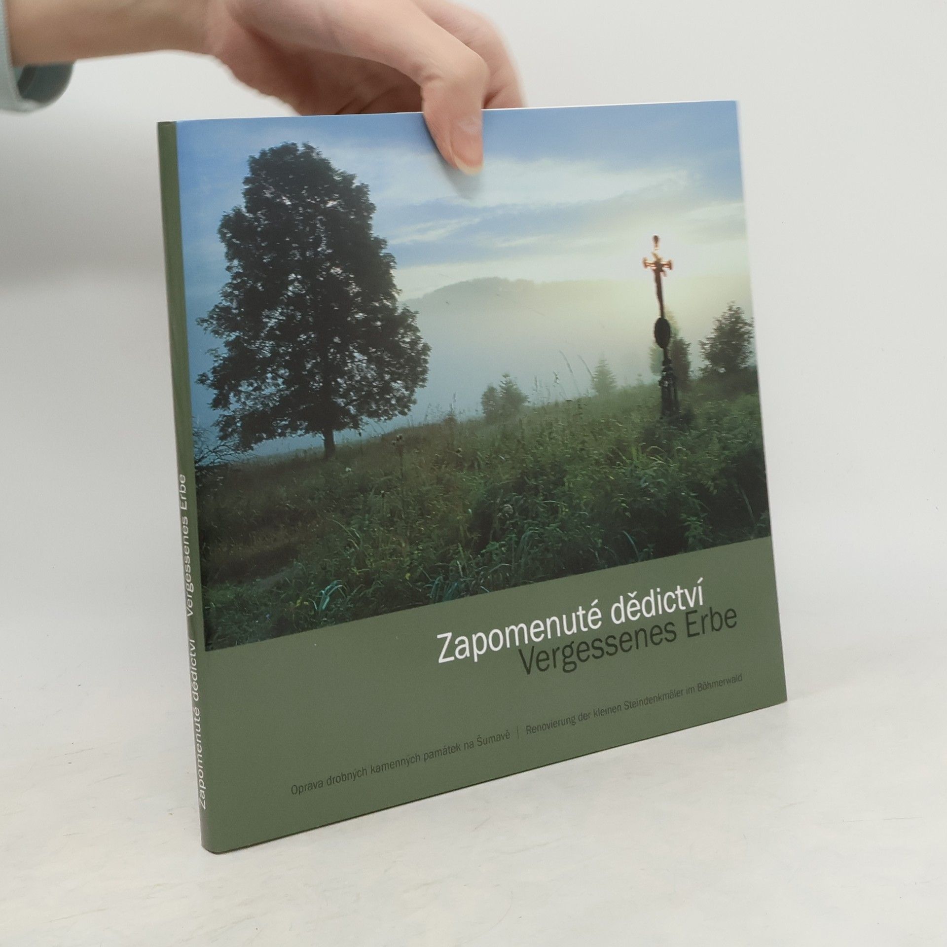Josef Jiřička Zapomenuté dědictví : oprava drobných kamenných památek na Šumavě = Vergessenes Erbe : Renovierung der kleinen Steindenkmäler in Böhmerwald