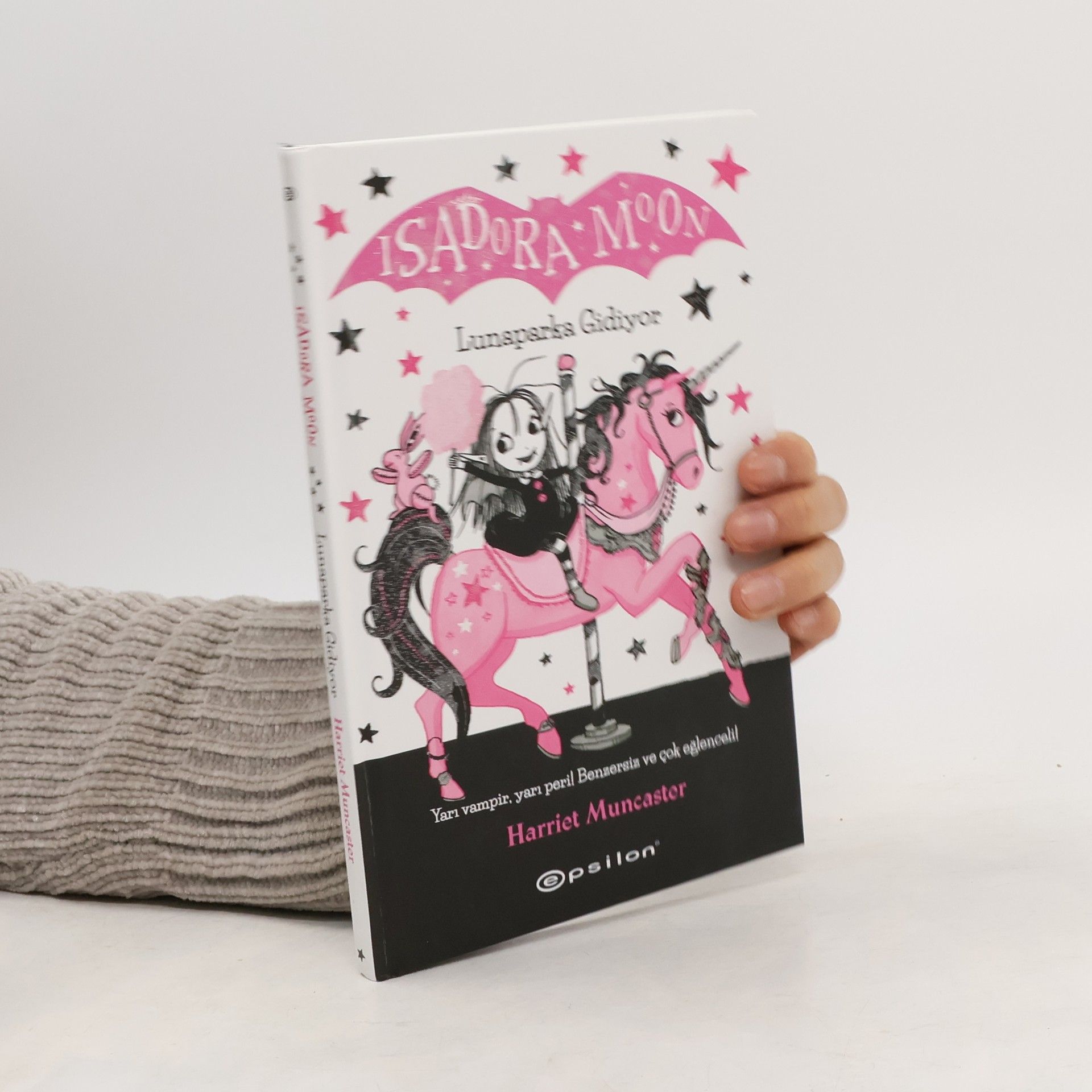 Harriet Muncaster Isadora Moon Lunaparka Gidiyor
