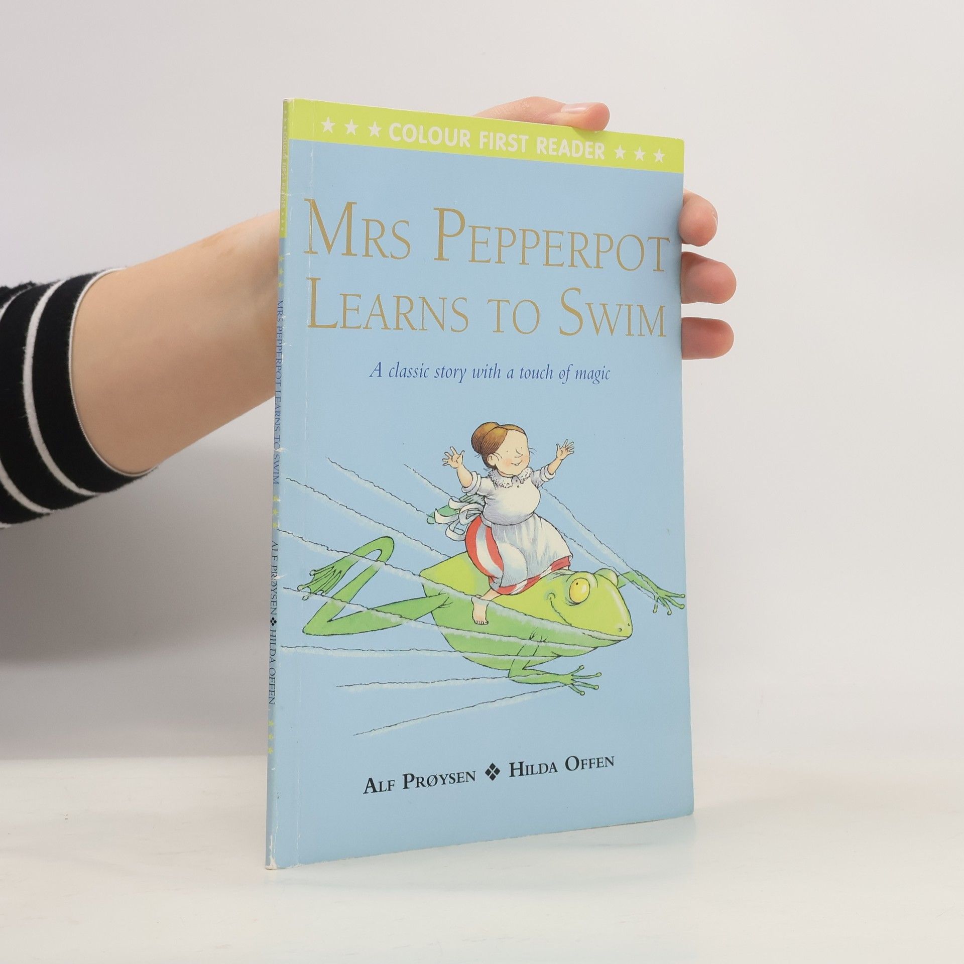 Colour First Reader: Mrs Pepperpot Learns to Swim
