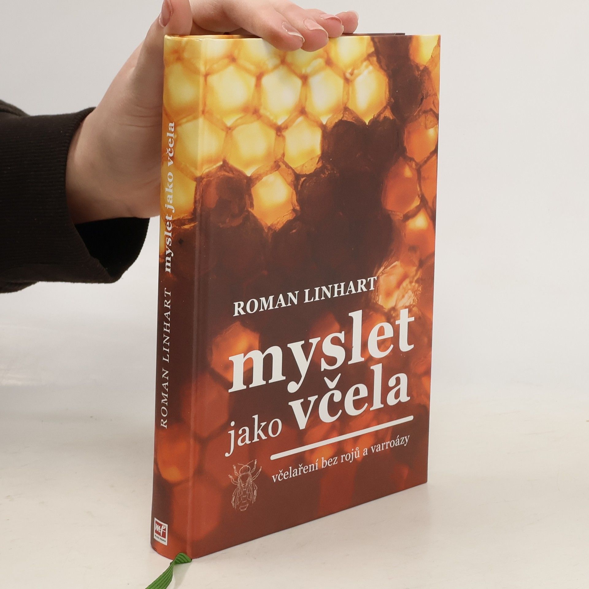Roman Linhart Myslet jako včela: Včelaření bez rojů a varroázy