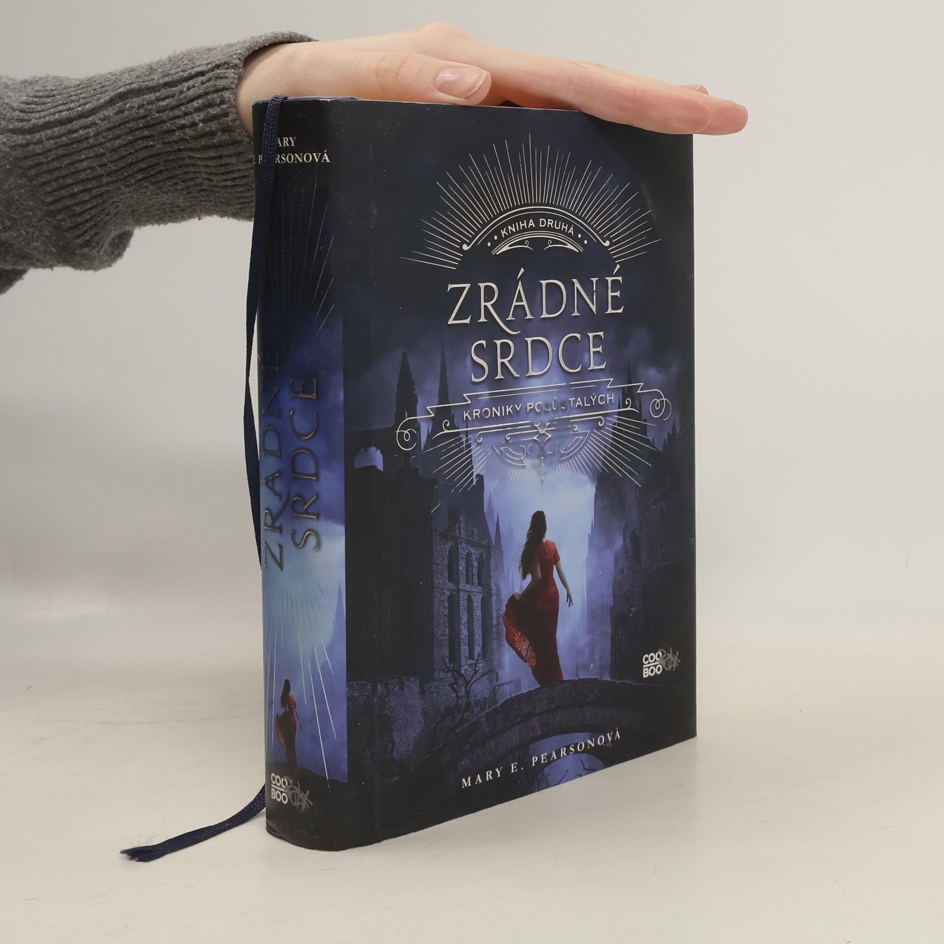 Mary E. Pearson Zrádné srdce. Kroniky pozůstalých. Kniha druhá