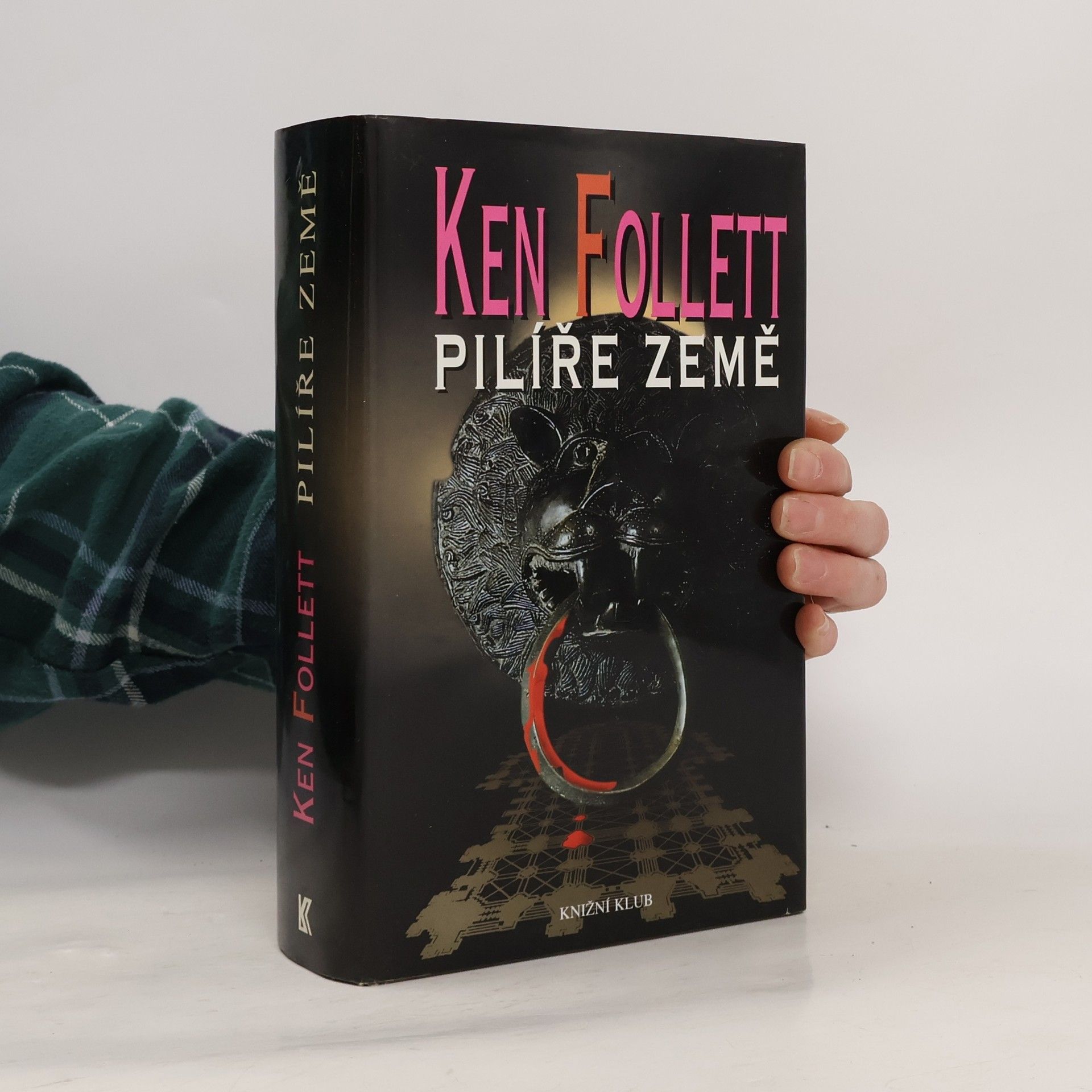 Ken Follett Pilíře země
