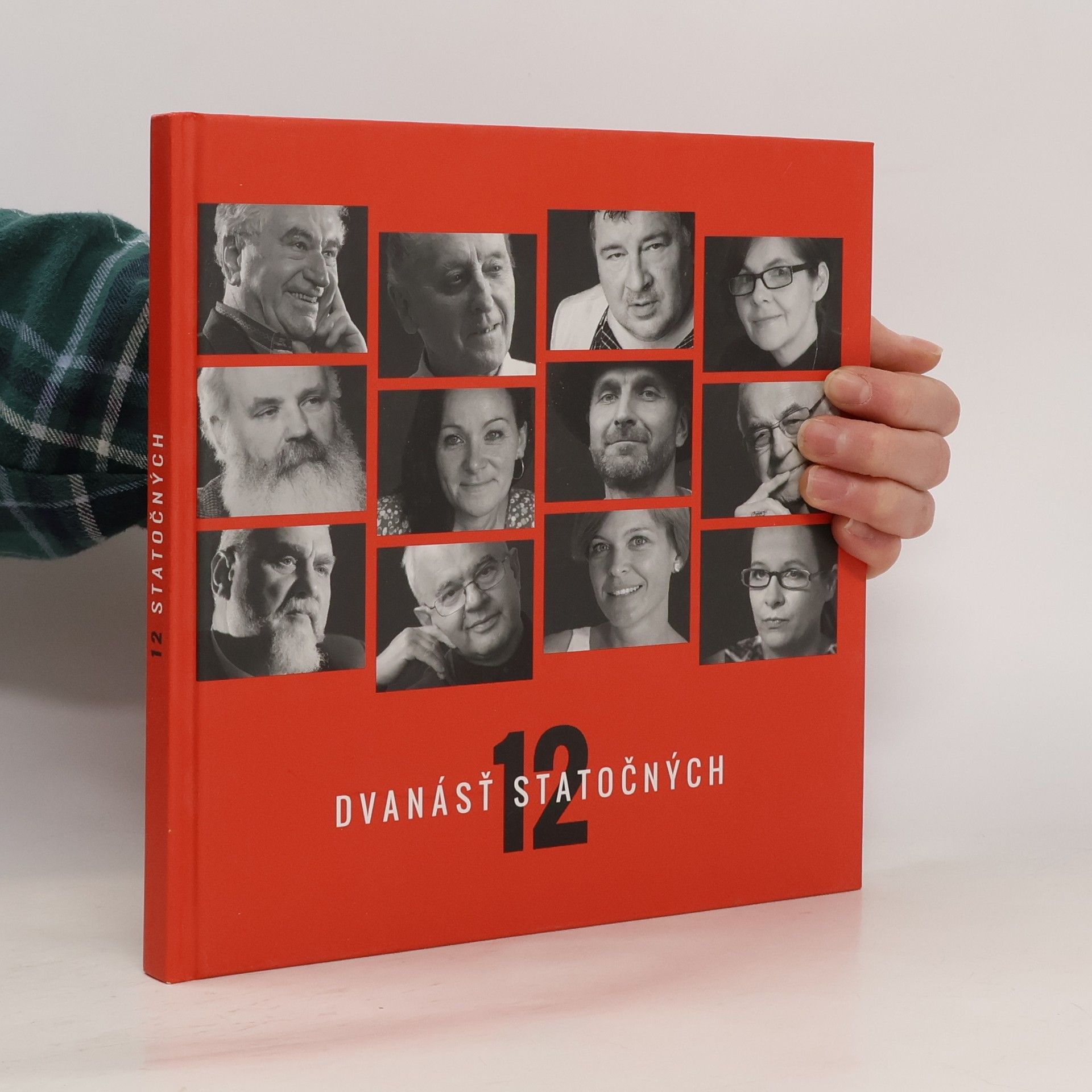 Autorenkollektiv Dvanásť statočných