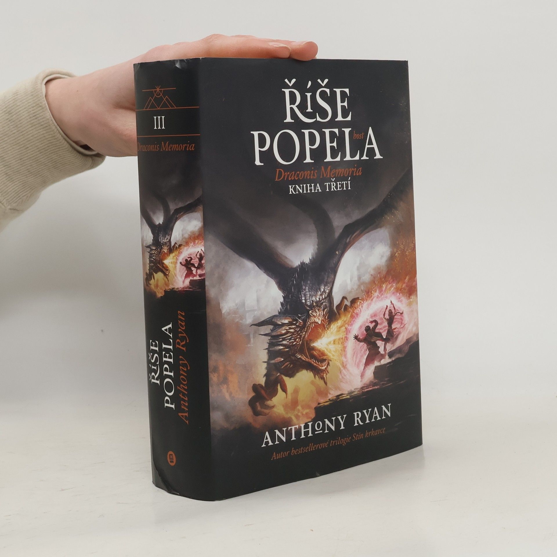 Anthony Ryan Říše popela