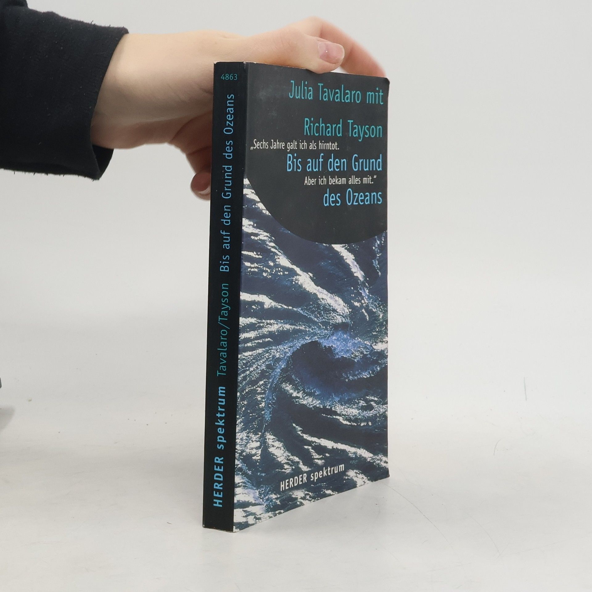 Julia Tavalaro Bis auf den Grund des Ozeans