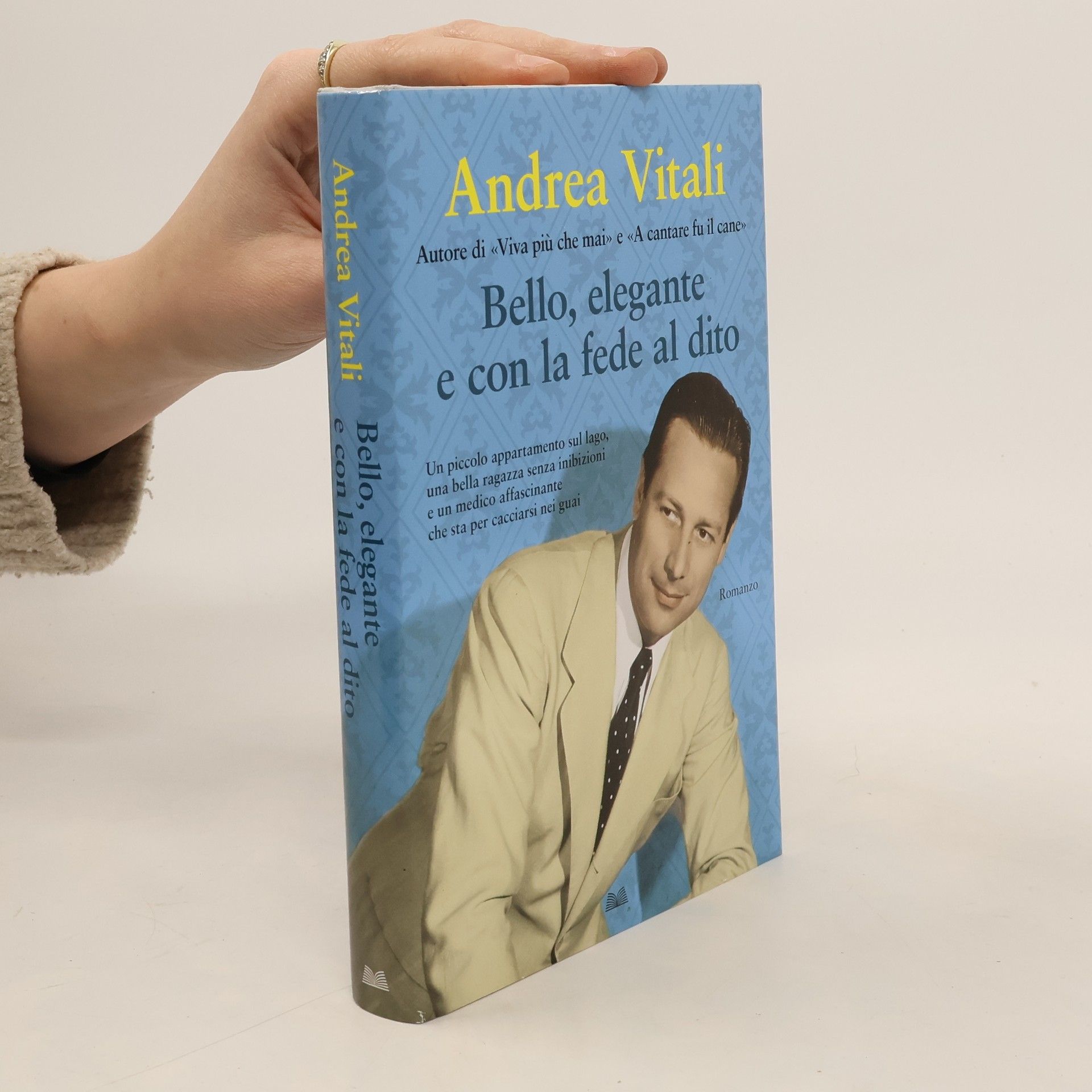 Andrea Vitali Bello, elegante e con la fede al dito