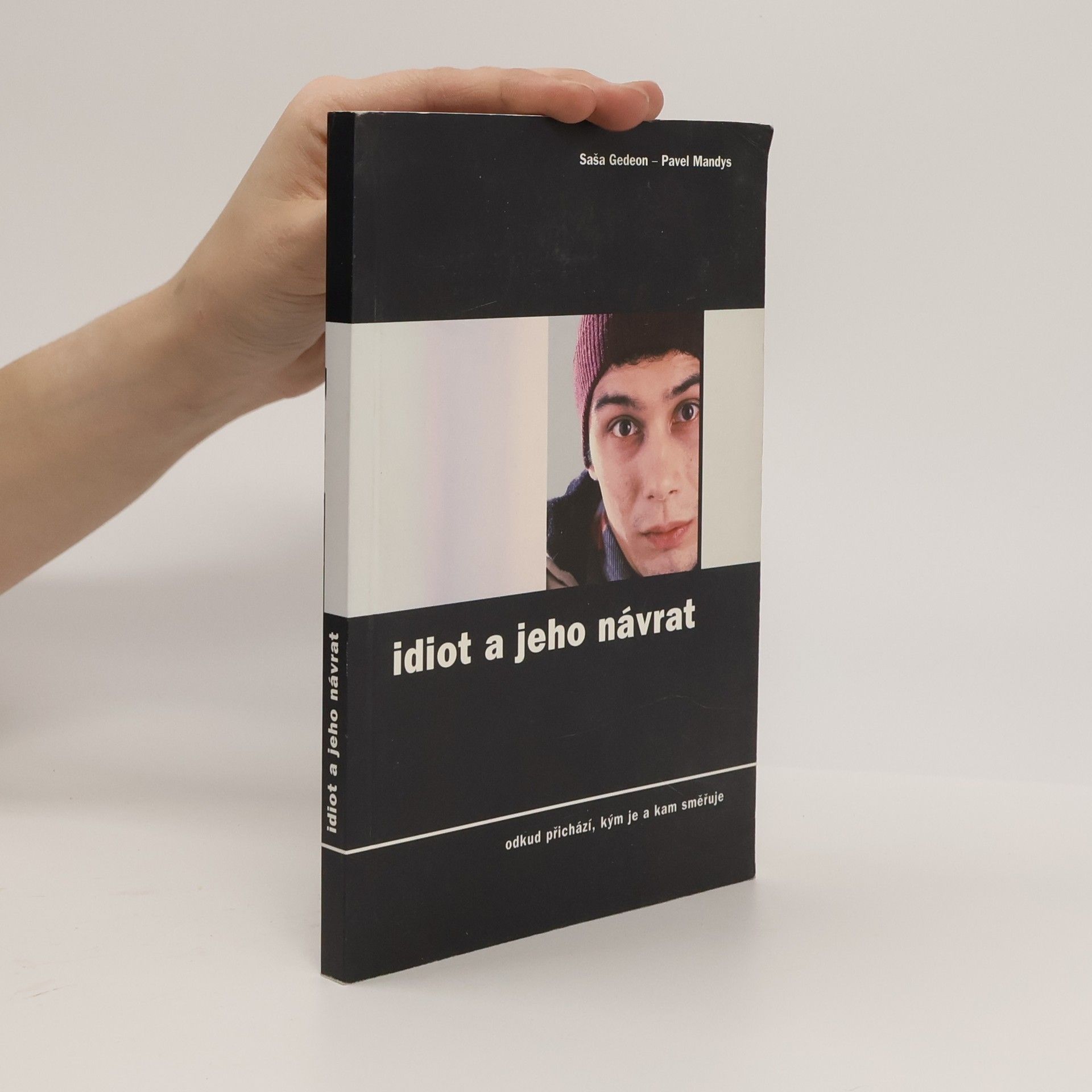 Saša Gedeon Idiot a jeho návrat. Odkud přichází, kým je a kam směřuje
