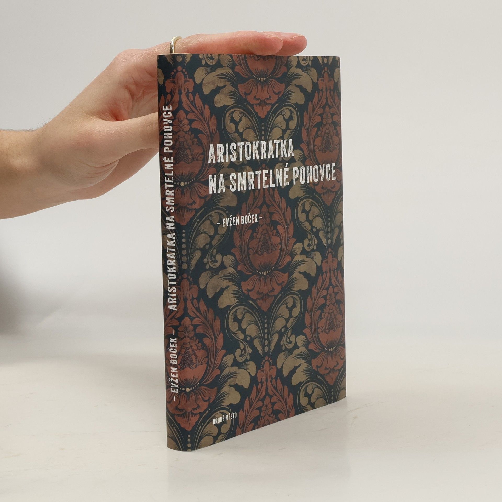 Aristokratka na smrtelné pohovce