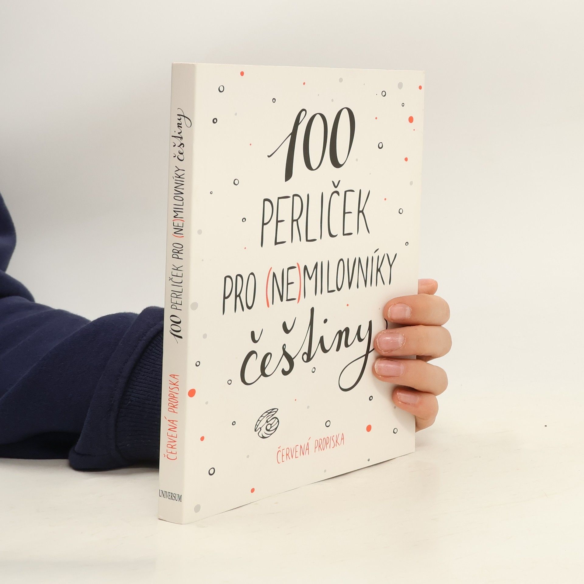 Karla Tchawou Tchuisseu 100 perliček pro (ne)milovníky češtiny