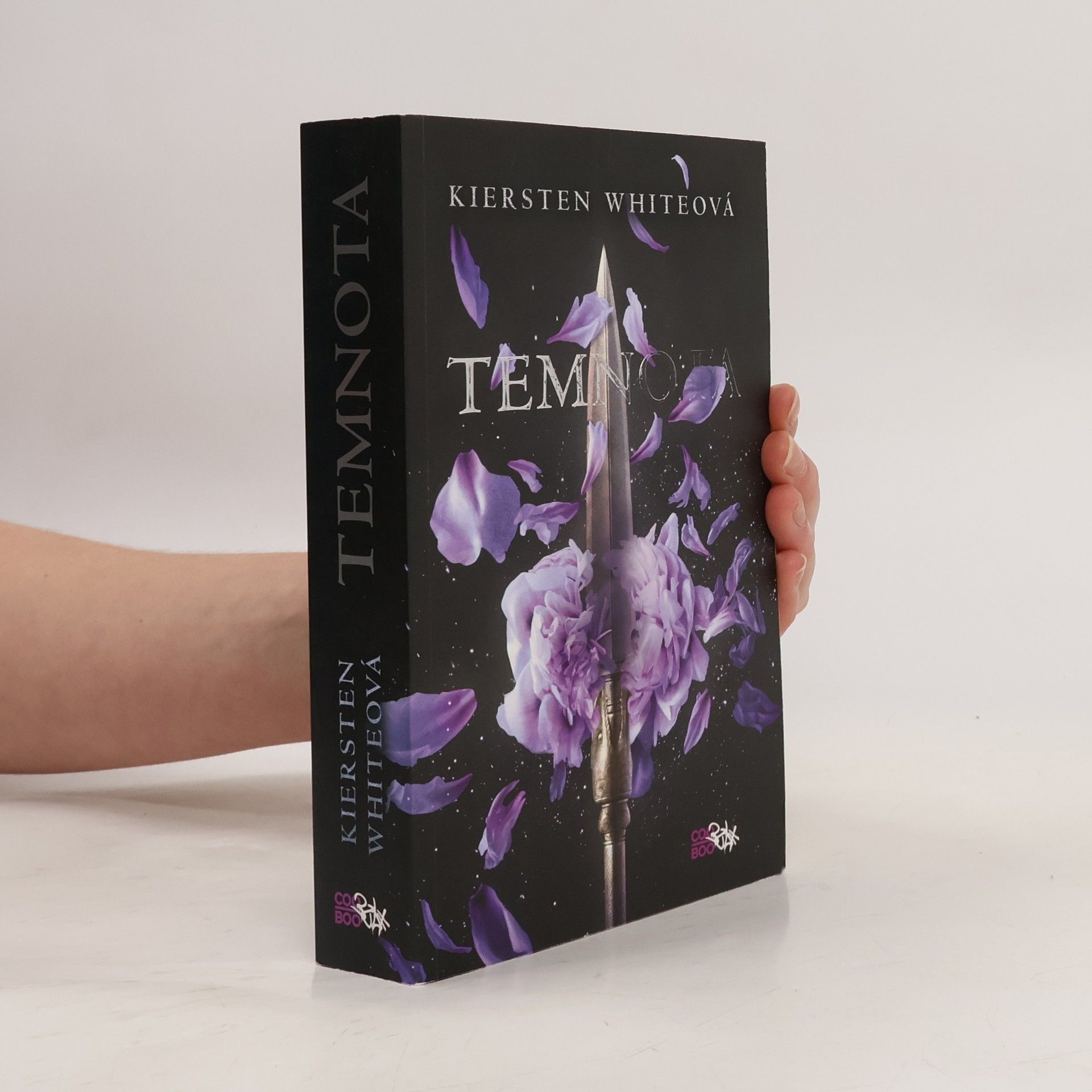 Kiersten White Temnota: Dobyvatelská sága 1