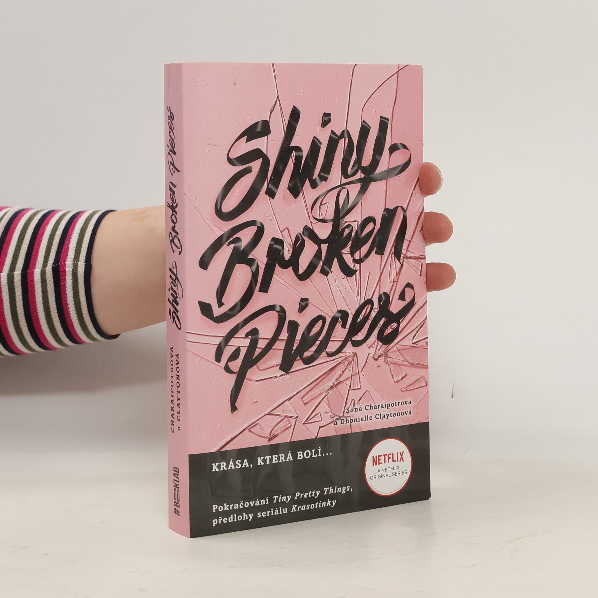 Sona Charaipotra Shiny broken pieces