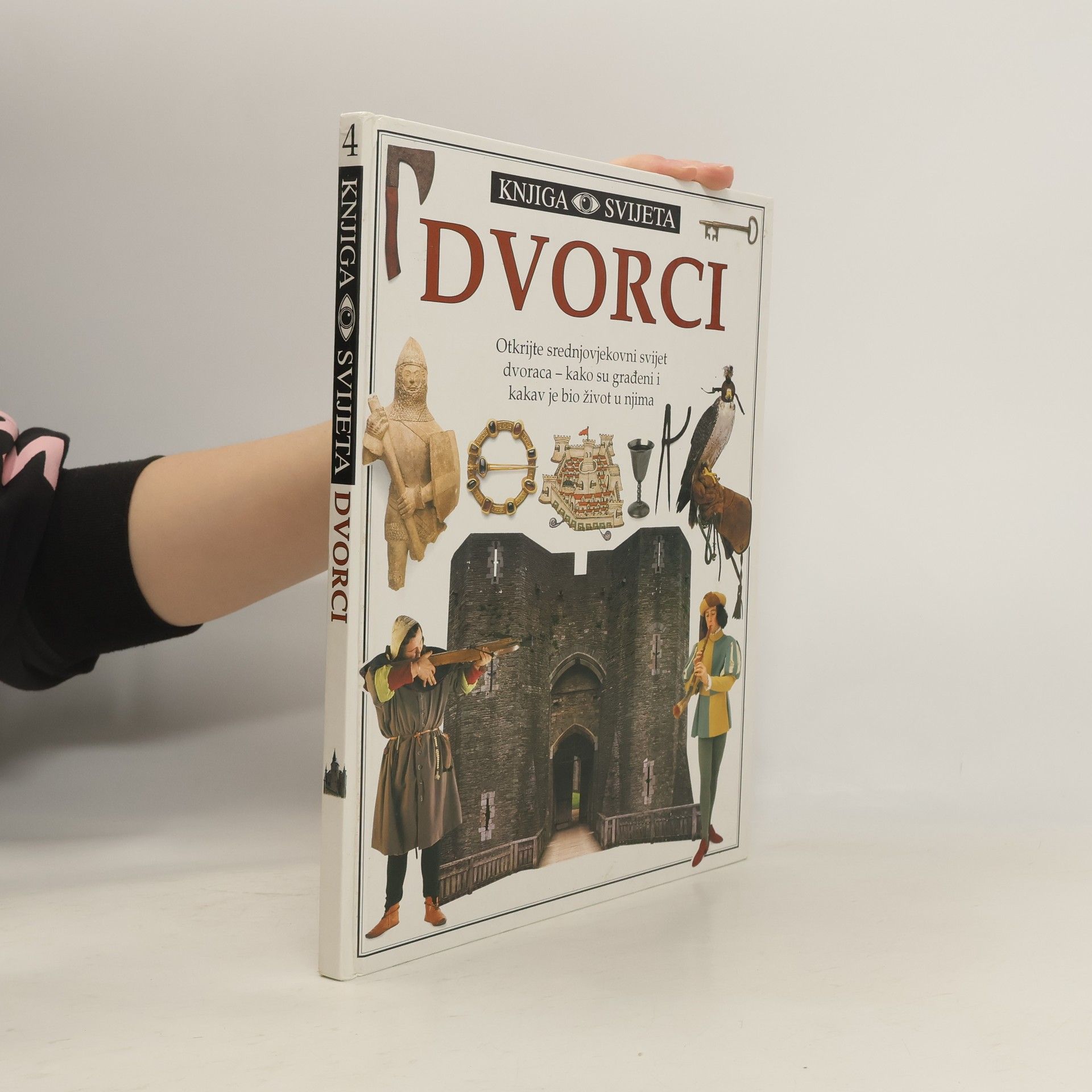 Dvorci
