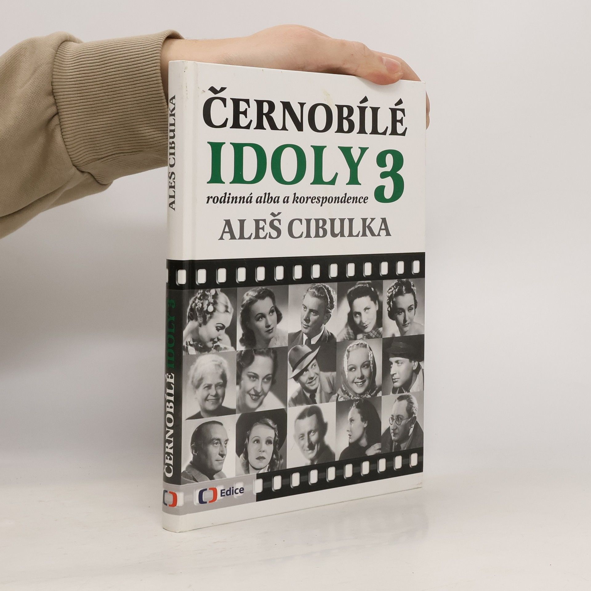 Aleš Cibulka Černobílé idoly. 3, Rodinná alba a korespondence