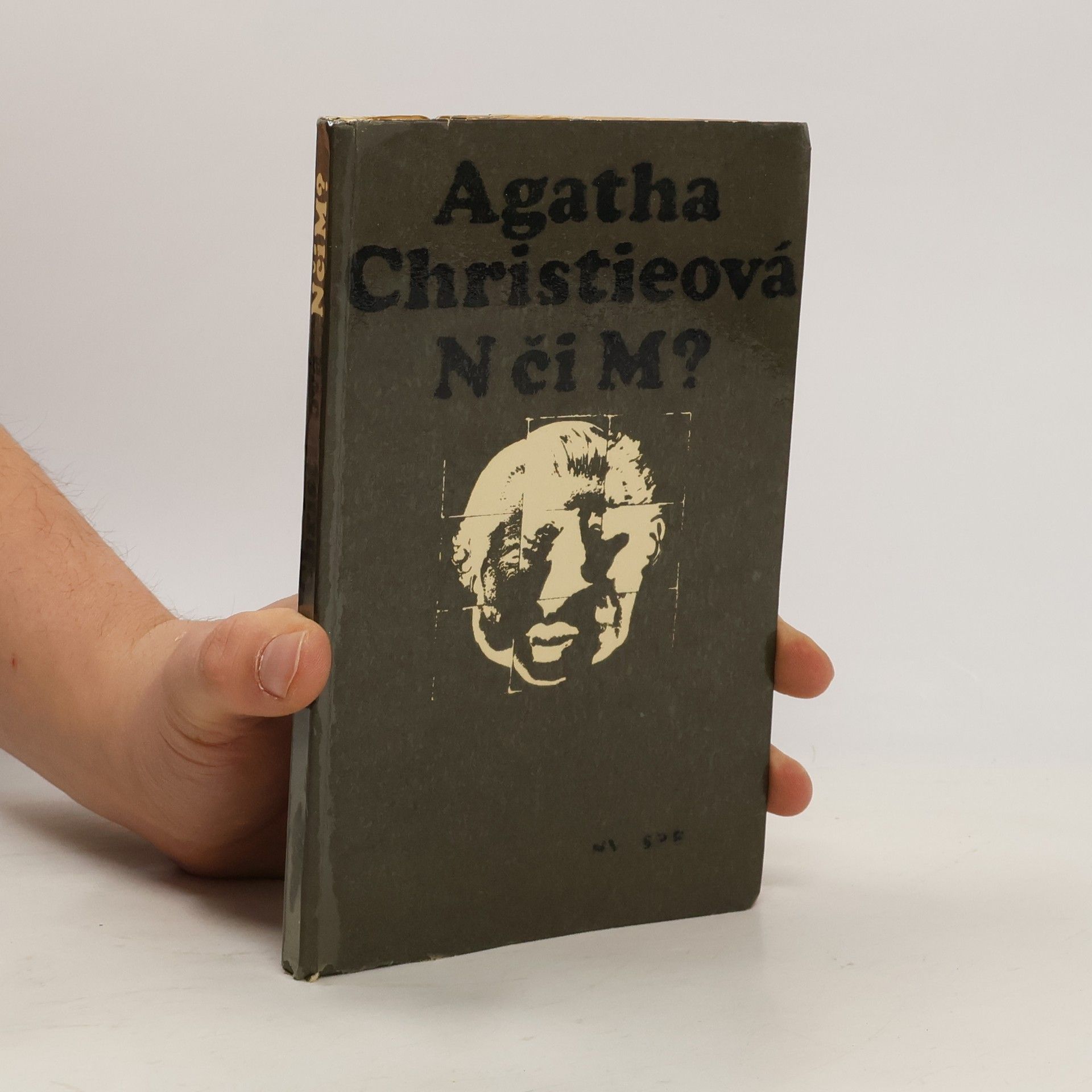 Agatha Christie N či M?