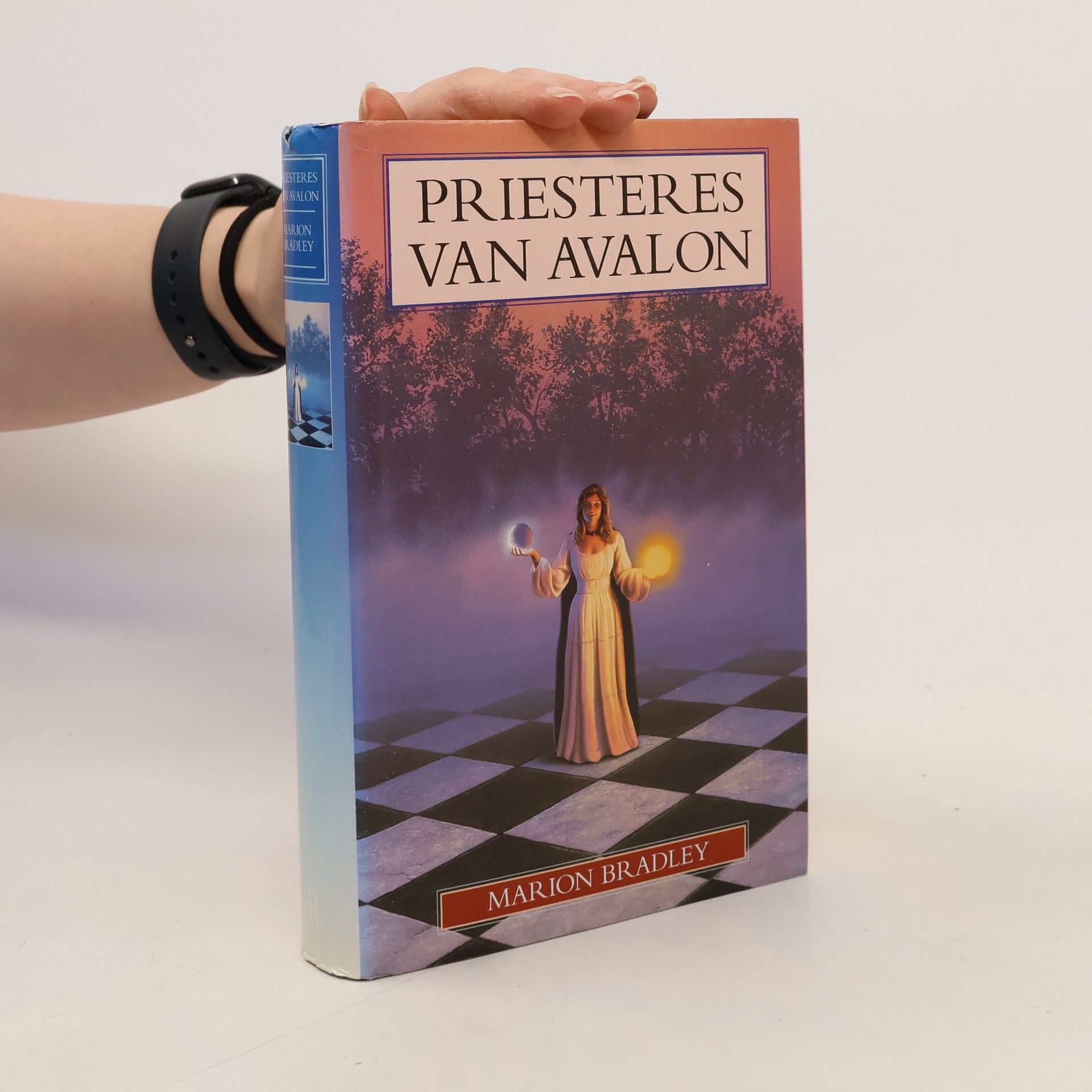 Marion Zimmer Bradleyová Avalonserie - 4: Priesteres van Avalon