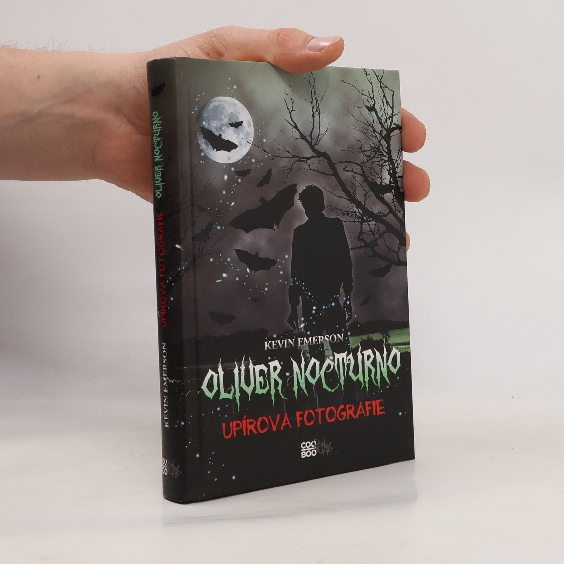 Kevin Emerson Oliver Nocturno. Upírova fotografie