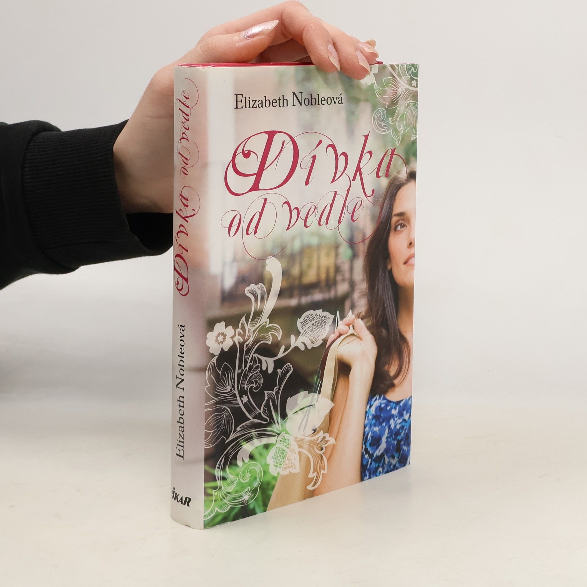 Elizabeth Noble Dívka od vedle